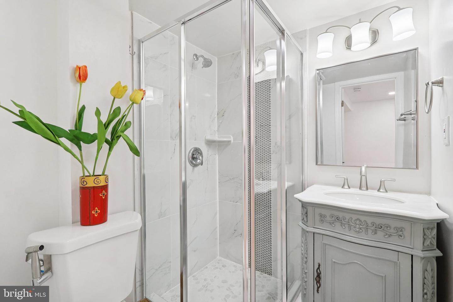 6246 HILLSIDE RD, SPRINGFIELD, Virginia 22152, 3 Bedrooms Bedrooms, 3 Rooms Rooms,2 BathroomsBathrooms,Residential,For sale,6246 HILLSIDE RD,VAFX2285832 MLS # VAFX2285832