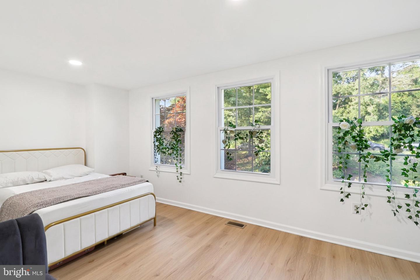 6246 HILLSIDE RD, SPRINGFIELD, Virginia 22152, 3 Bedrooms Bedrooms, 3 Rooms Rooms,2 BathroomsBathrooms,Residential,For sale,6246 HILLSIDE RD,VAFX2285832 MLS # VAFX2285832