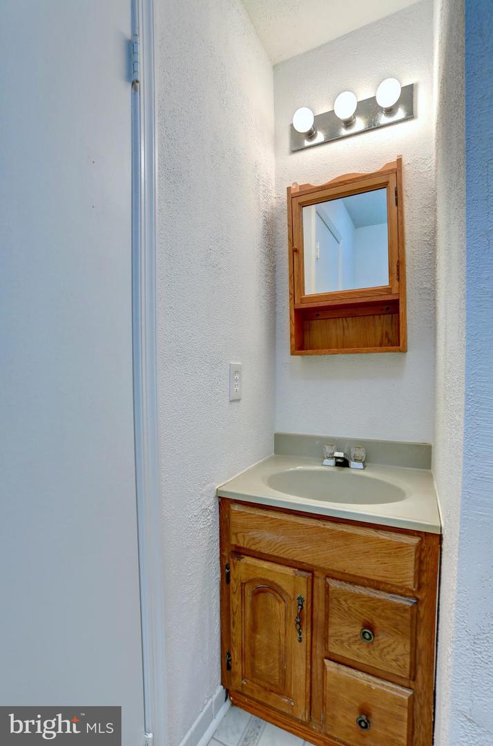 9473 CLOVERDALE CT, BURKE, Virginia 22015, 3 Bedrooms Bedrooms, ,2 BathroomsBathrooms,Residential,For sale,9473 CLOVERDALE CT,VAFX2285854 MLS # VAFX2285854