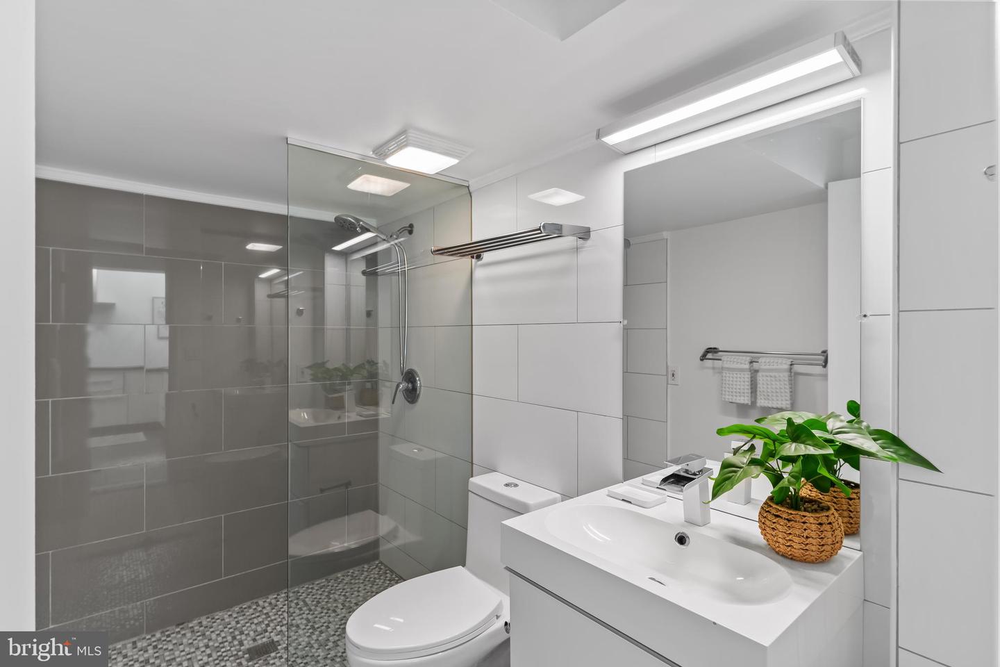 2628 WOODLEY PL, FALLS CHURCH, Virginia 22046, 4 Bedrooms Bedrooms, ,3 BathroomsBathrooms,Residential,For sale,2628 WOODLEY PL,VAFX2285906 MLS # VAFX2285906