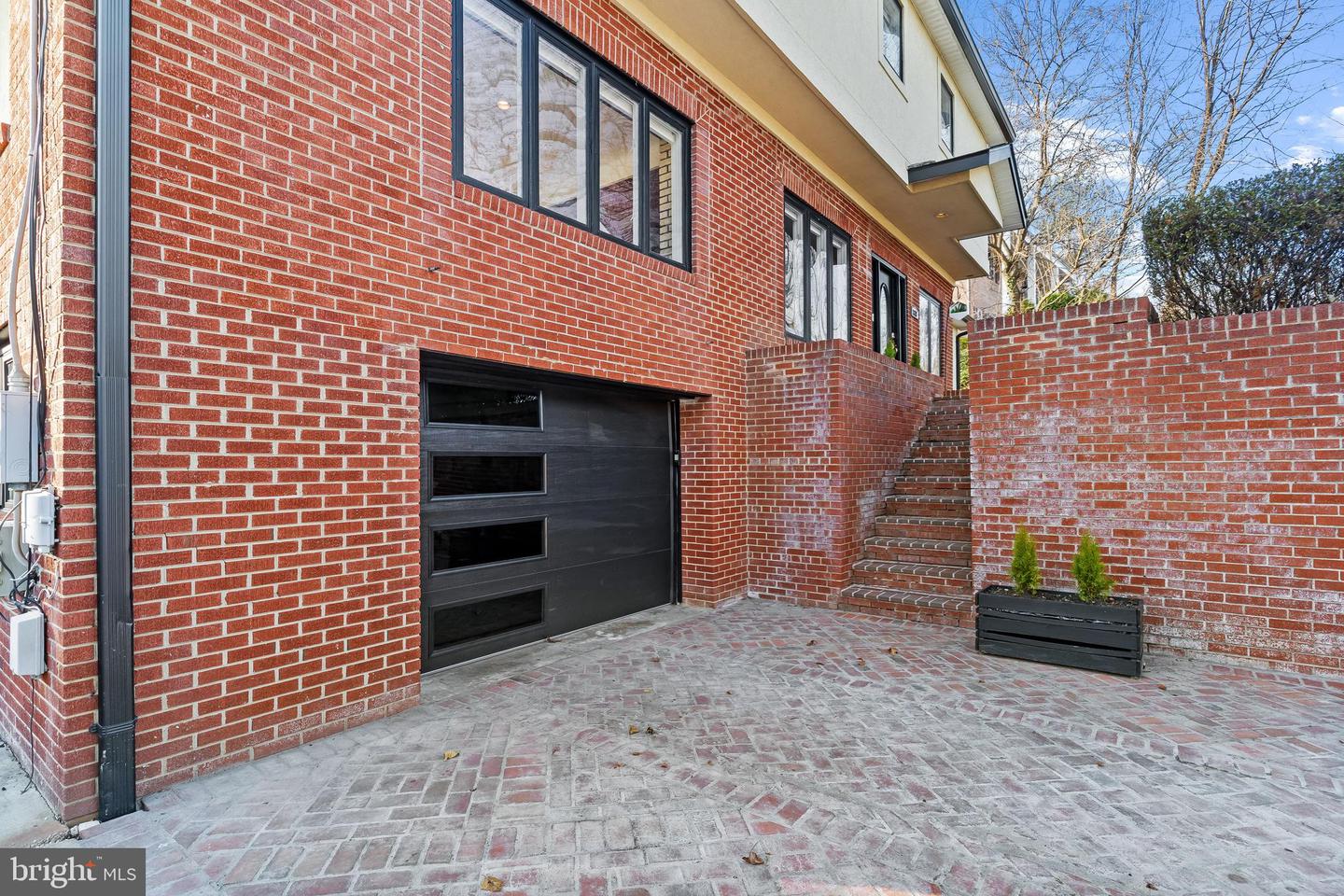 2628 WOODLEY PL, FALLS CHURCH, Virginia 22046, 4 Bedrooms Bedrooms, ,3 BathroomsBathrooms,Residential,For sale,2628 WOODLEY PL,VAFX2285906 MLS # VAFX2285906