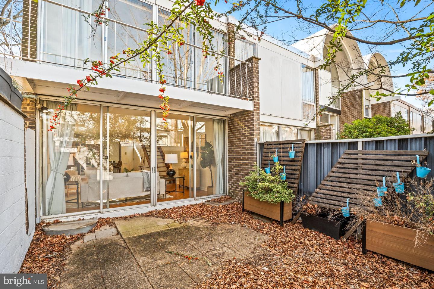 345 O ST SW, WASHINGTON, District Of Columbia 20024, 3 Bedrooms Bedrooms, 7 Rooms Rooms,2 BathroomsBathrooms,Residential,For sale,345 O ST SW,DCDC2241556 MLS # DCDC2241556