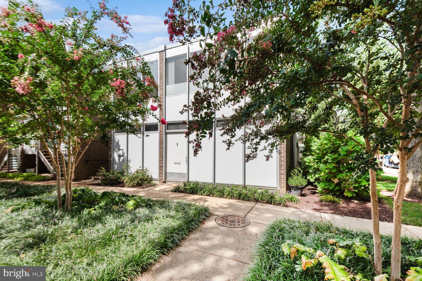 345 O ST SW, WASHINGTON, District Of Columbia 20024, 3 Bedrooms Bedrooms, 7 Rooms Rooms,2 BathroomsBathrooms,Residential,For sale,345 O ST SW,DCDC2241556 MLS # DCDC2241556