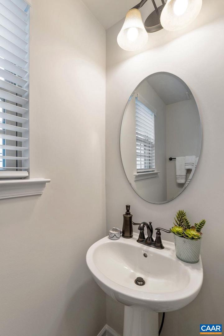 1516 DELPHI LN, CHARLOTTESVILLE, Virginia 22911, 4 Bedrooms Bedrooms, ,3 BathroomsBathrooms,Residential,For sale,1516 DELPHI LN,672511 MLS # 672511