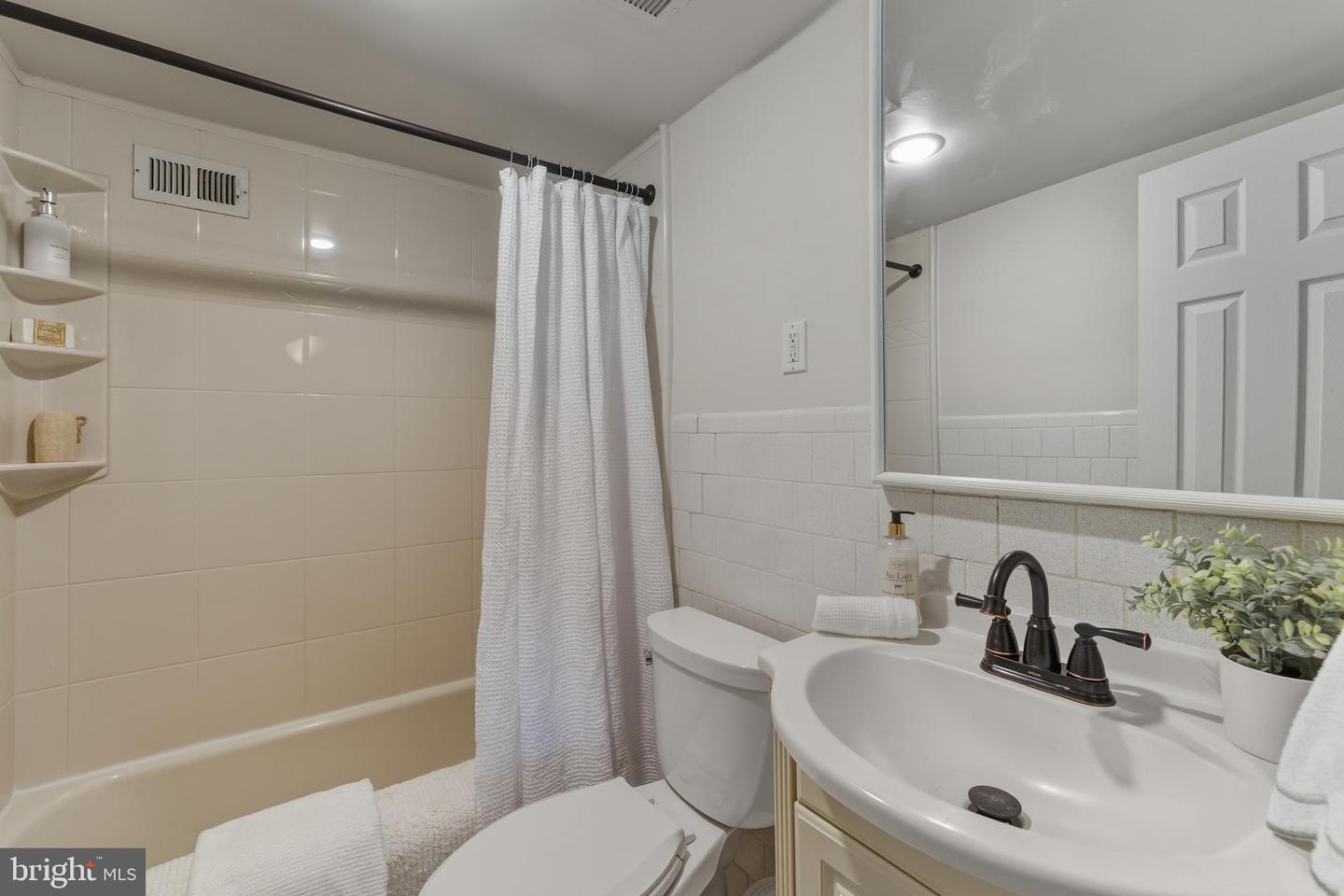 401 N ARMISTEAD ST N #504, ALEXANDRIA, Virginia 22312, 2 Bedrooms Bedrooms, ,1 BathroomBathrooms,Residential,For sale,401 N ARMISTEAD ST N #504,VAAX2053262 MLS # VAAX2053262