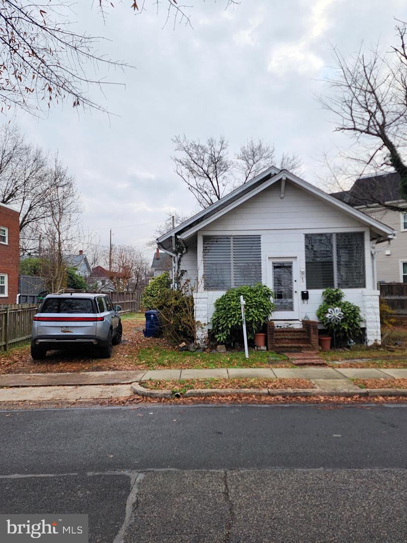 1 E CUSTIS AVE, ALEXANDRIA, Virginia 22301, 3 Bedrooms Bedrooms, ,1 BathroomBathrooms,Residential,For sale,1 E CUSTIS AVE,VAAX2053278 MLS # VAAX2053278