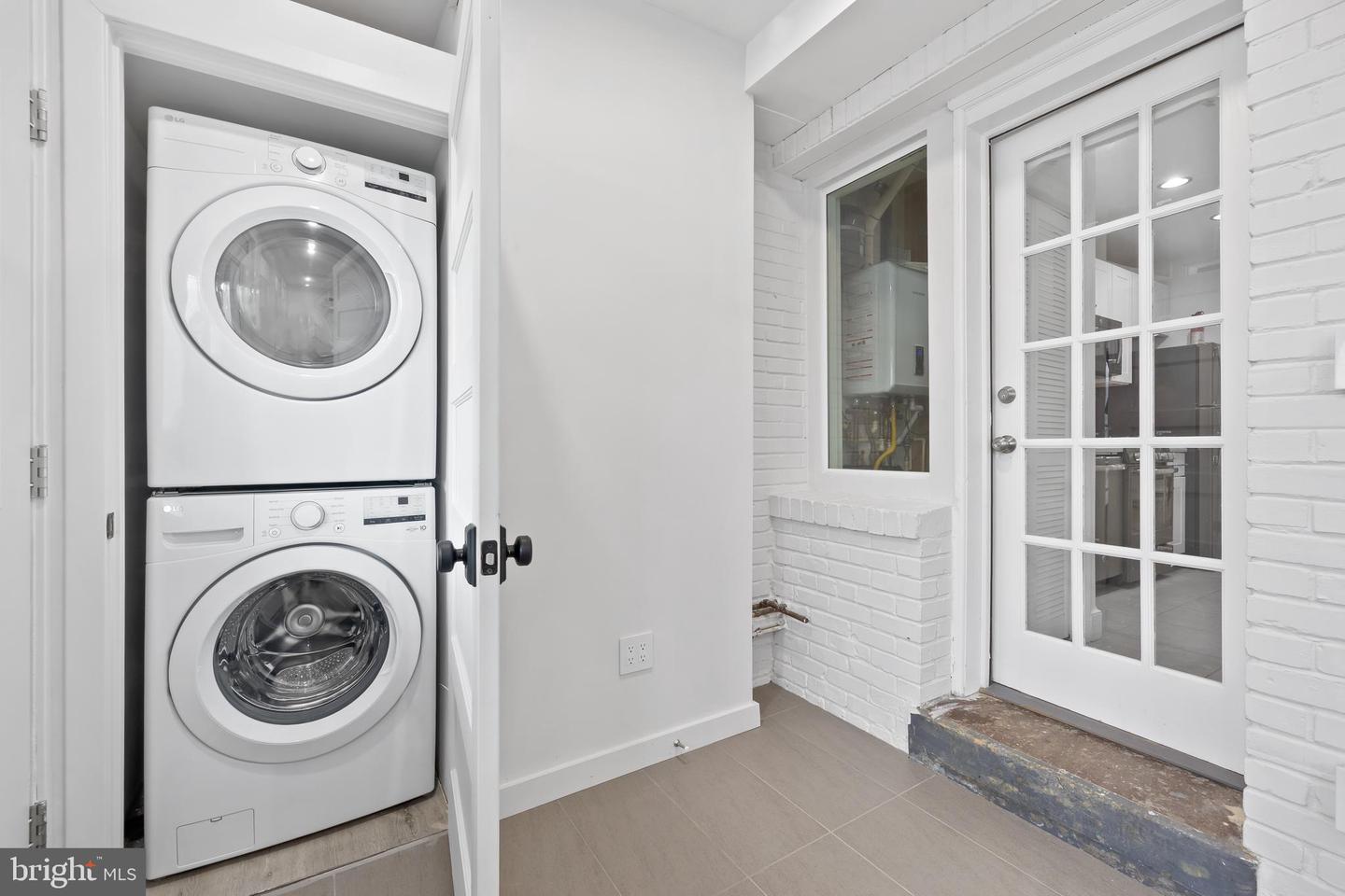 2228 40TH ST NW #1, WASHINGTON, District Of Columbia 20007, 2 Bedrooms Bedrooms, 5 Rooms Rooms,1 BathroomBathrooms,Residential,For sale,2228 40TH ST NW #1,DCDC2241960 MLS # DCDC2241960