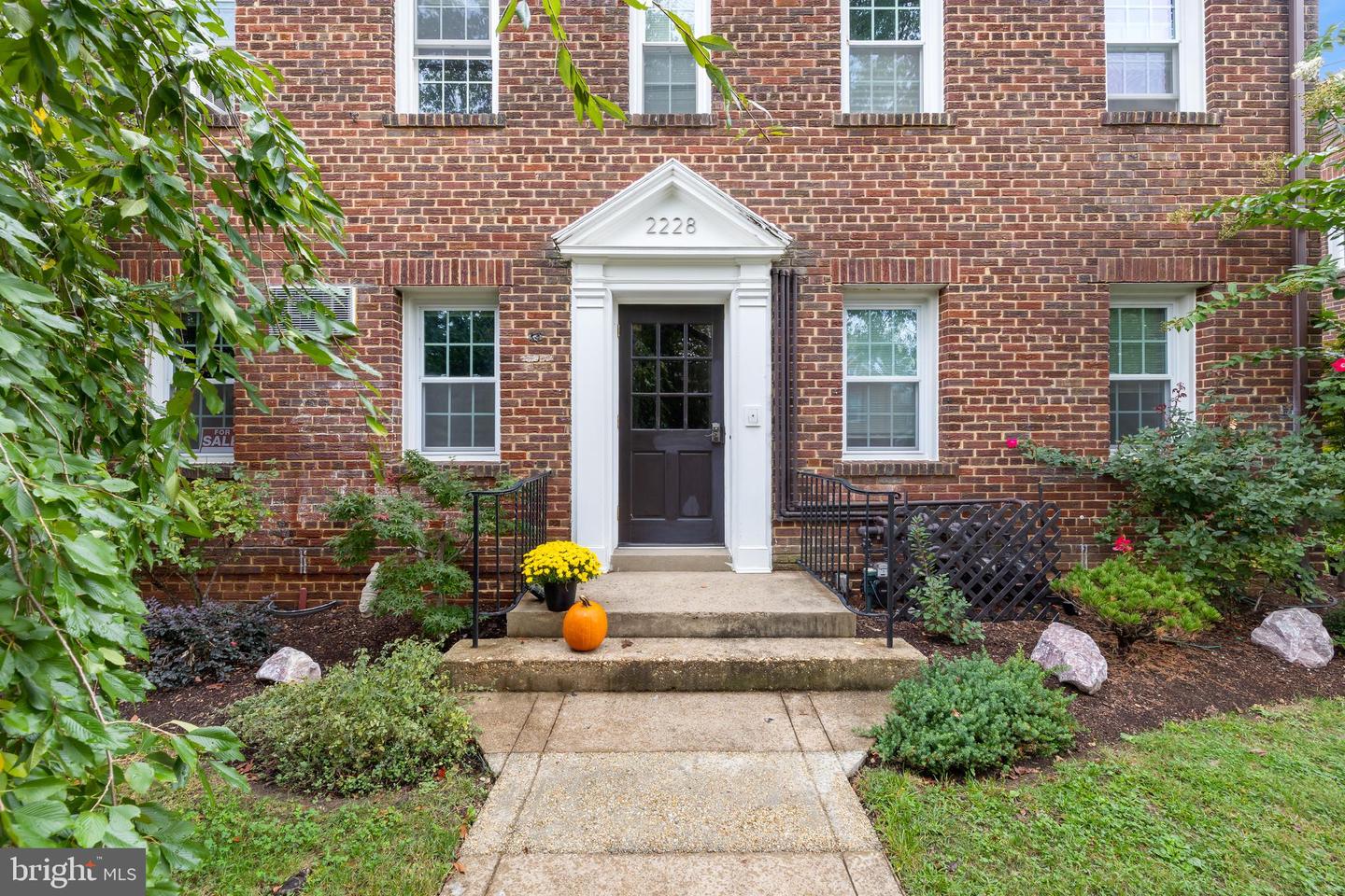 2228 40TH ST NW #1, WASHINGTON, District Of Columbia 20007, 2 Bedrooms Bedrooms, 5 Rooms Rooms,1 BathroomBathrooms,Residential,For sale,2228 40TH ST NW #1,DCDC2241960 MLS # DCDC2241960