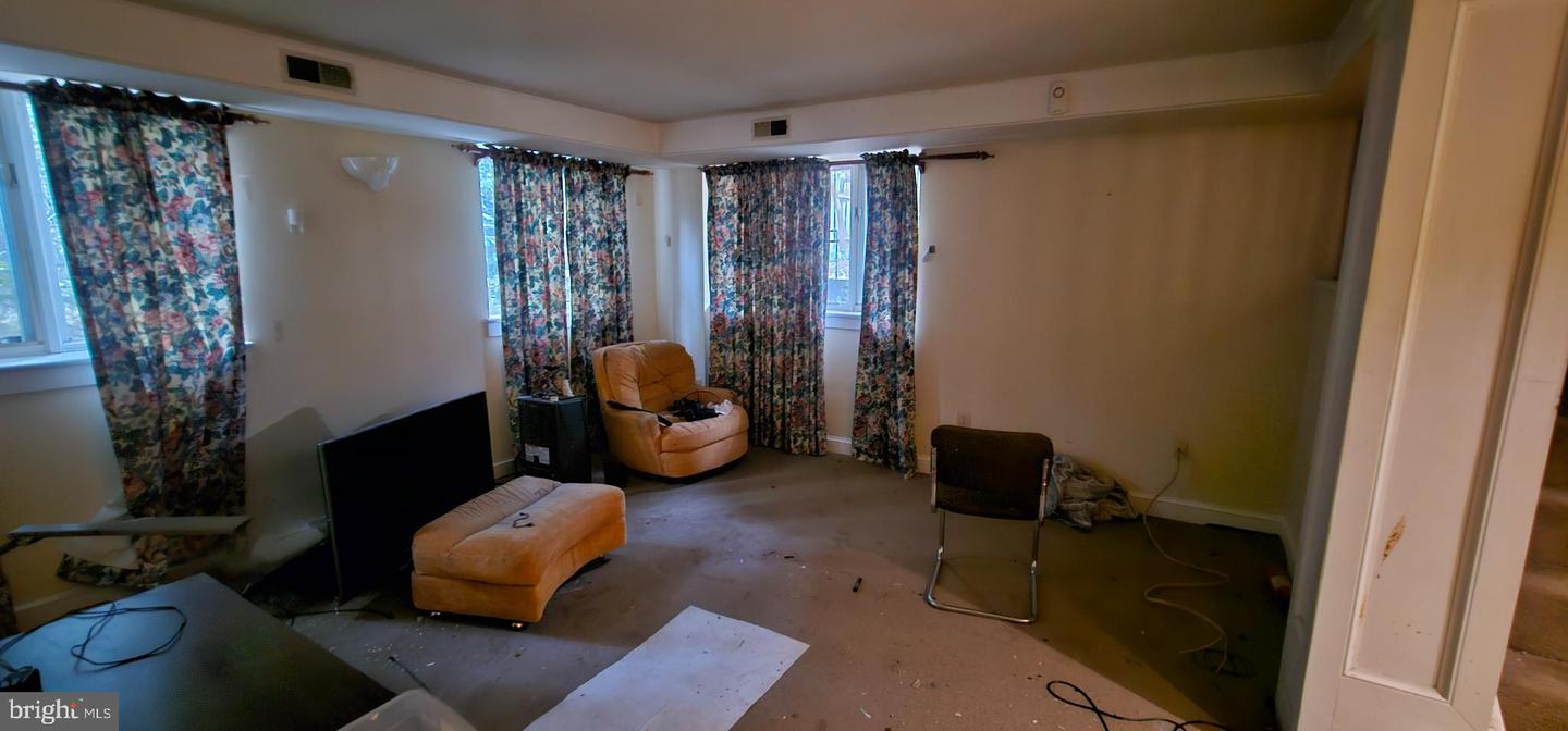 1650 KIRBY RD, MCLEAN, Virginia 22101, 4 Bedrooms Bedrooms, ,4 BathroomsBathrooms,Residential,For sale,1650 KIRBY RD,VAFX2253810 MLS # VAFX2253810