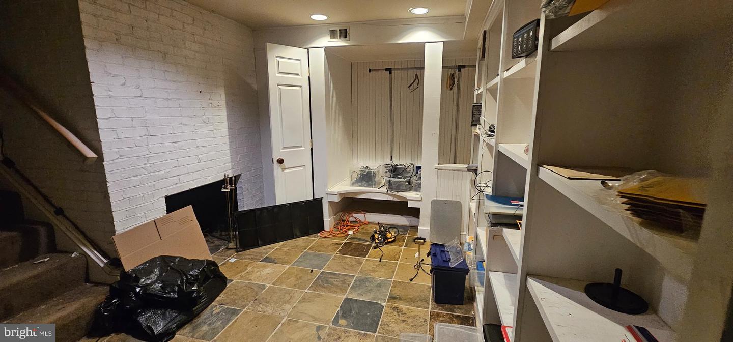 1650 KIRBY RD, MCLEAN, Virginia 22101, 4 Bedrooms Bedrooms, ,4 BathroomsBathrooms,Residential,For sale,1650 KIRBY RD,VAFX2253810 MLS # VAFX2253810