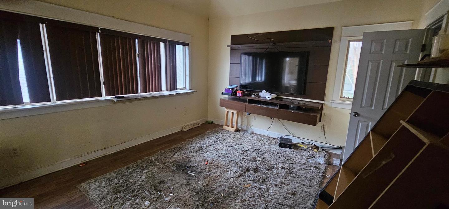 1650 KIRBY RD, MCLEAN, Virginia 22101, 4 Bedrooms Bedrooms, ,4 BathroomsBathrooms,Residential,For sale,1650 KIRBY RD,VAFX2253810 MLS # VAFX2253810