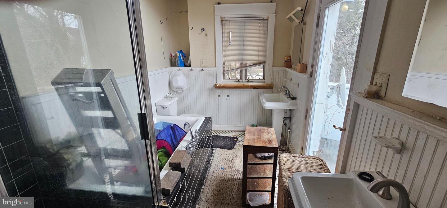 1650 KIRBY RD, MCLEAN, Virginia 22101, 4 Bedrooms Bedrooms, ,4 BathroomsBathrooms,Residential,For sale,1650 KIRBY RD,VAFX2253810 MLS # VAFX2253810