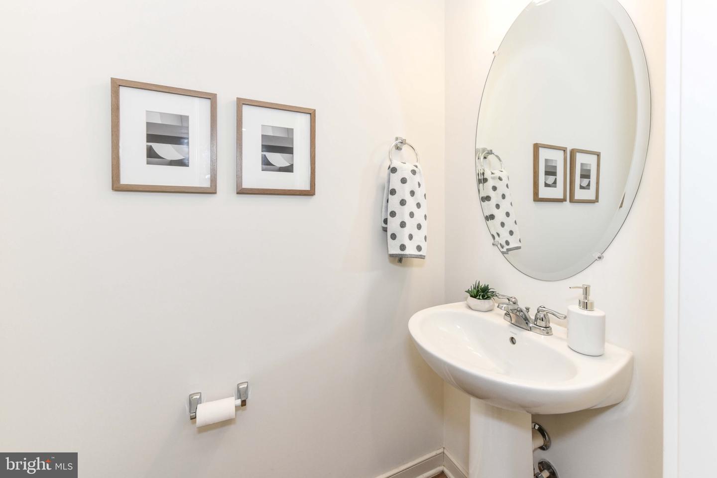 45922 SWALLOW TER, STERLING, Virginia 20165, 3 Bedrooms Bedrooms, 9 Rooms Rooms,2 BathroomsBathrooms,Residential,For sale,45922 SWALLOW TER,VALO2110546 MLS # VALO2110546