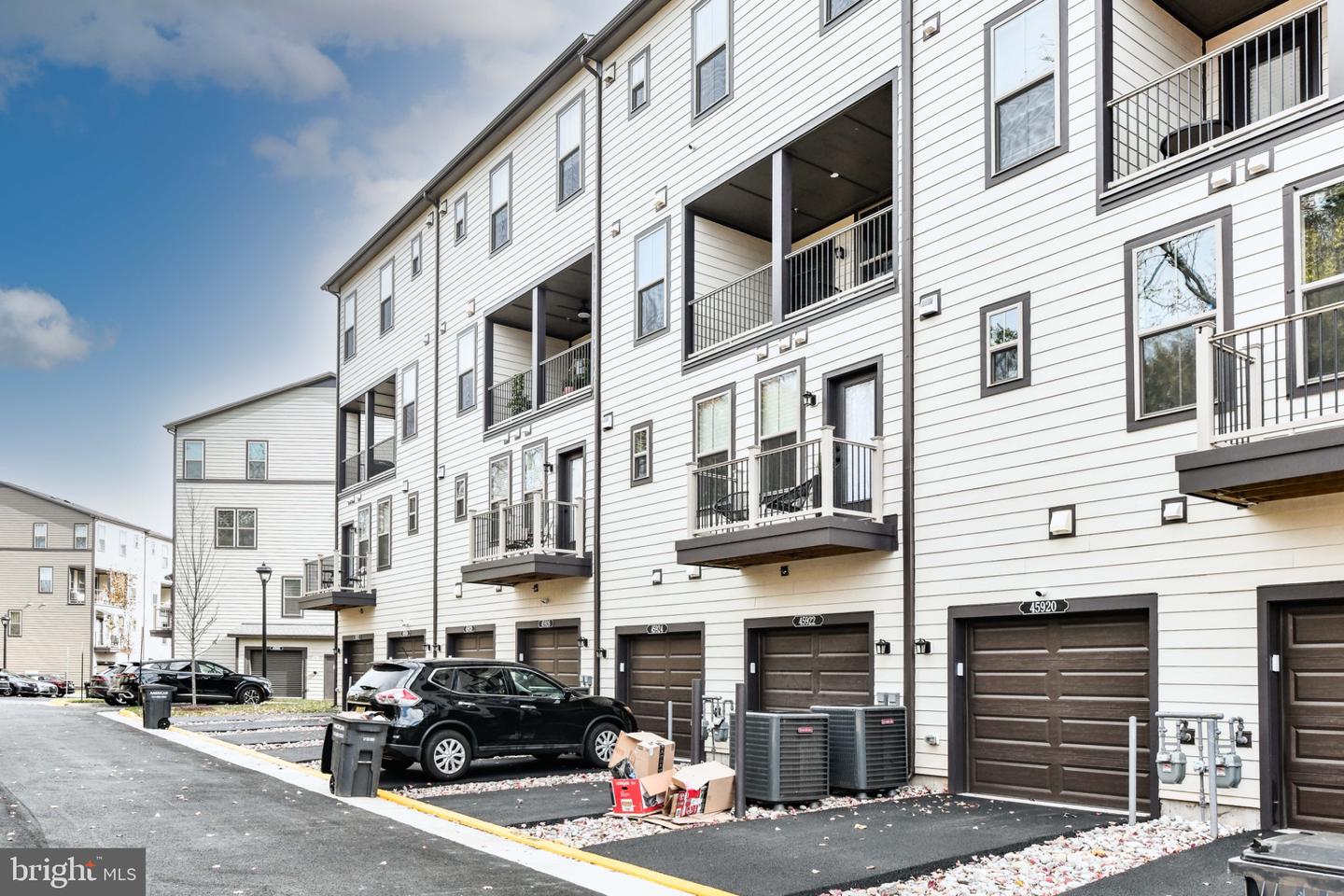 45922 SWALLOW TER, STERLING, Virginia 20165, 3 Bedrooms Bedrooms, 9 Rooms Rooms,2 BathroomsBathrooms,Residential,For sale,45922 SWALLOW TER,VALO2110546 MLS # VALO2110546