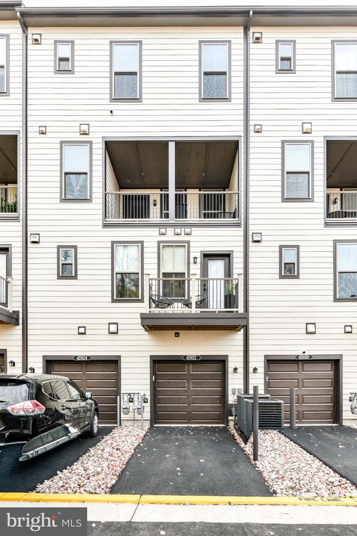 45922 SWALLOW TER, STERLING, Virginia 20165, 3 Bedrooms Bedrooms, 9 Rooms Rooms,2 BathroomsBathrooms,Residential,For sale,45922 SWALLOW TER,VALO2110546 MLS # VALO2110546