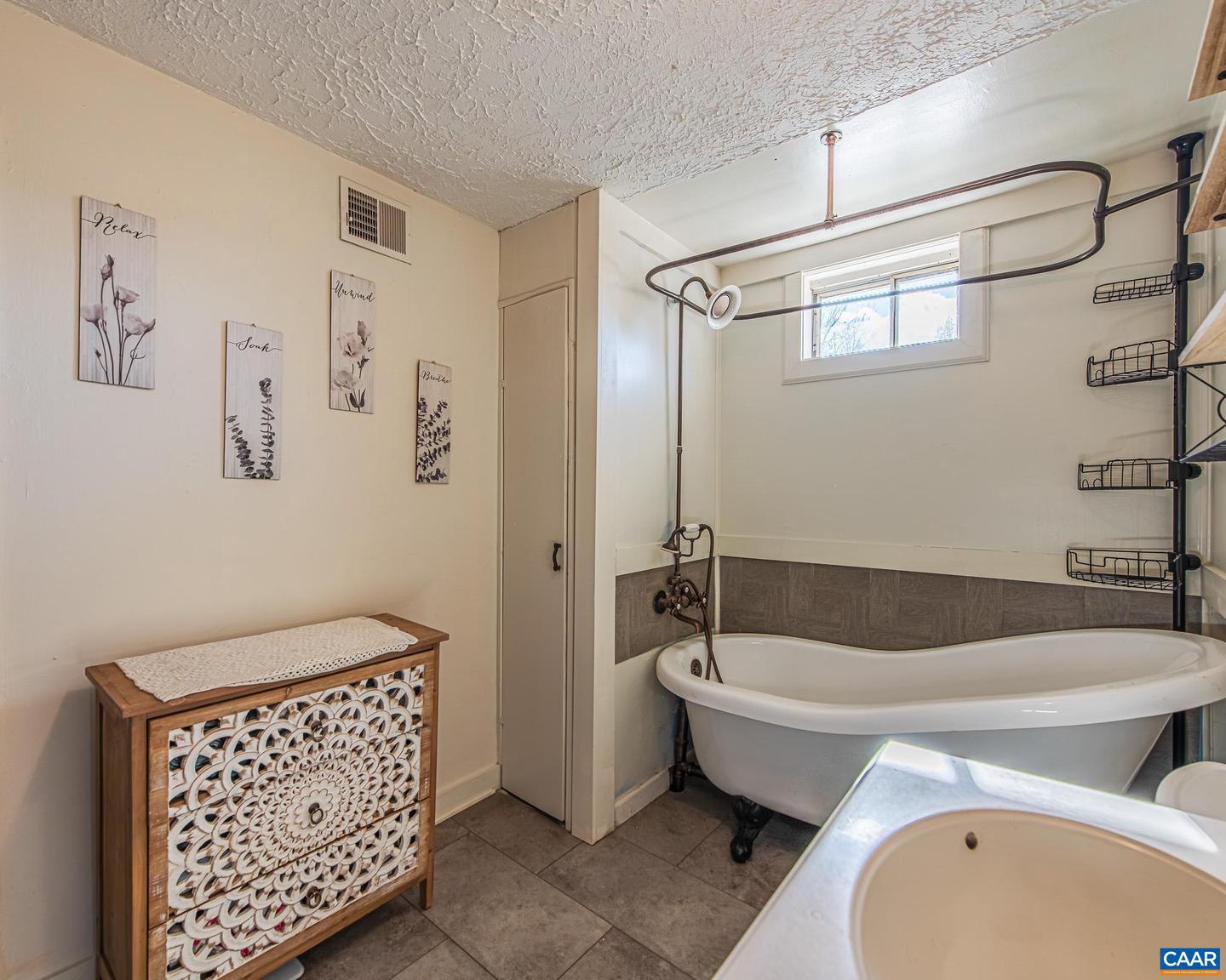 22 QUARTER LN, BUCKINGHAM, Virginia 23921, 2 Bedrooms Bedrooms, ,1 BathroomBathrooms,Residential,For sale,22 QUARTER LN,671490 MLS # 671490