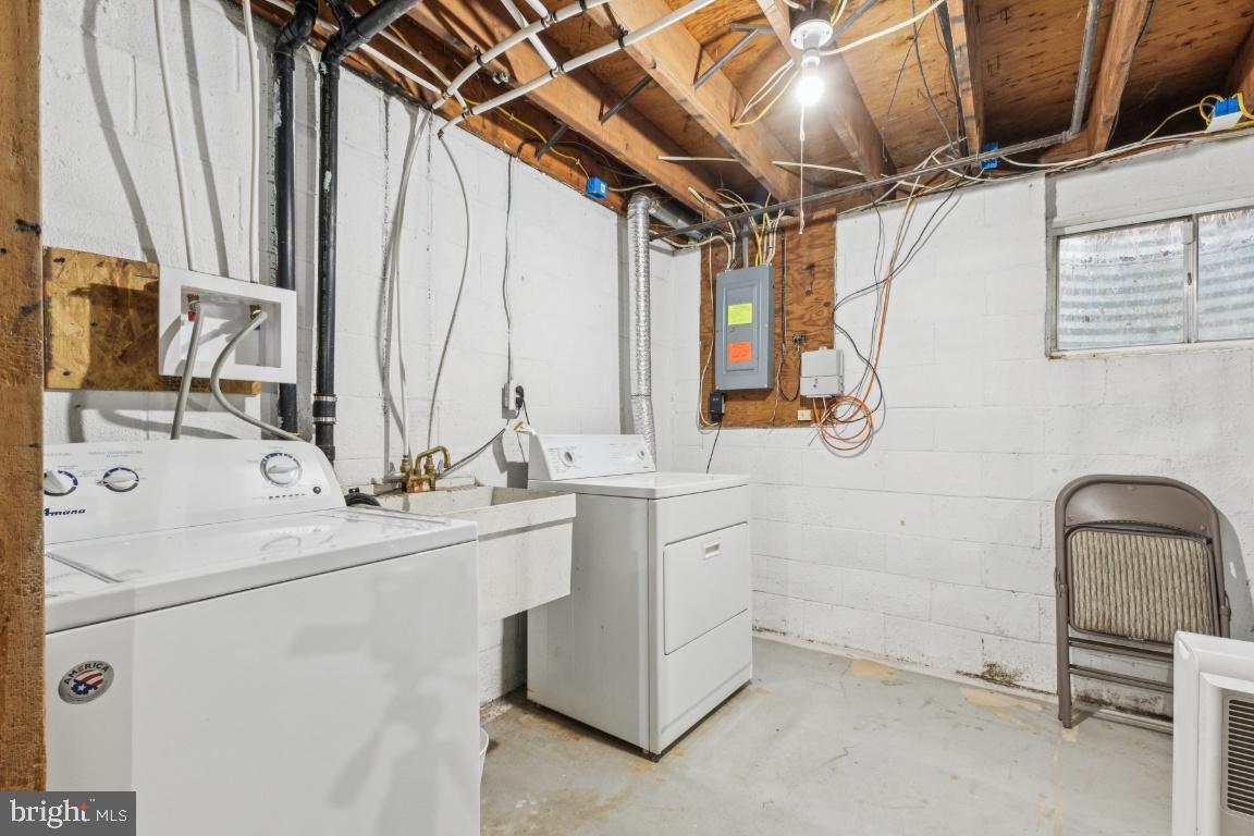 5143 ARRIT CT, BURKE, Virginia 22015, 2 Bedrooms Bedrooms, 9 Rooms Rooms,1 BathroomBathrooms,Residential,For sale,5143 ARRIT CT,VAFX2283800 MLS # VAFX2283800