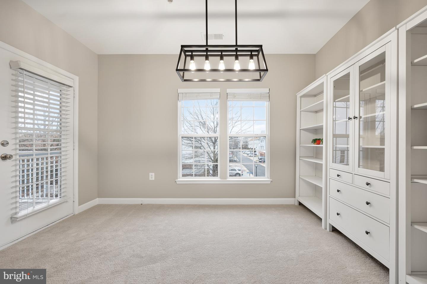 42531 ROCKROSE SQ #302, BRAMBLETON, Virginia 20148, 2 Bedrooms Bedrooms, ,2 BathroomsBathrooms,Residential,For sale,42531 ROCKROSE SQ #302,VALO2113706 MLS # VALO2113706