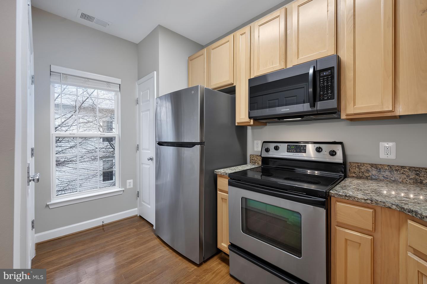 42531 ROCKROSE SQ #302, BRAMBLETON, Virginia 20148, 2 Bedrooms Bedrooms, ,2 BathroomsBathrooms,Residential,For sale,42531 ROCKROSE SQ #302,VALO2113706 MLS # VALO2113706