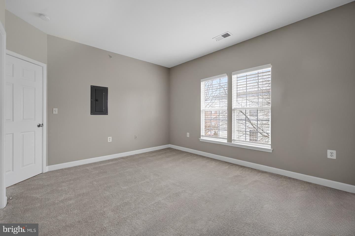 42531 ROCKROSE SQ #302, BRAMBLETON, Virginia 20148, 2 Bedrooms Bedrooms, ,2 BathroomsBathrooms,Residential,For sale,42531 ROCKROSE SQ #302,VALO2113706 MLS # VALO2113706