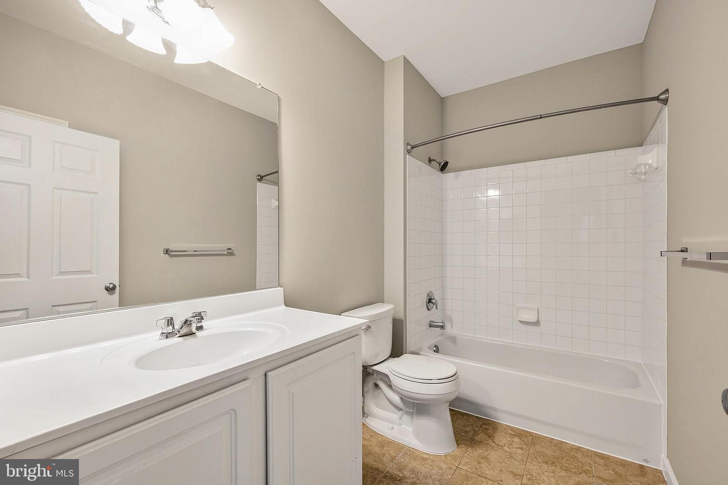 42531 ROCKROSE SQ #302, BRAMBLETON, Virginia 20148, 2 Bedrooms Bedrooms, ,2 BathroomsBathrooms,Residential,For sale,42531 ROCKROSE SQ #302,VALO2113706 MLS # VALO2113706