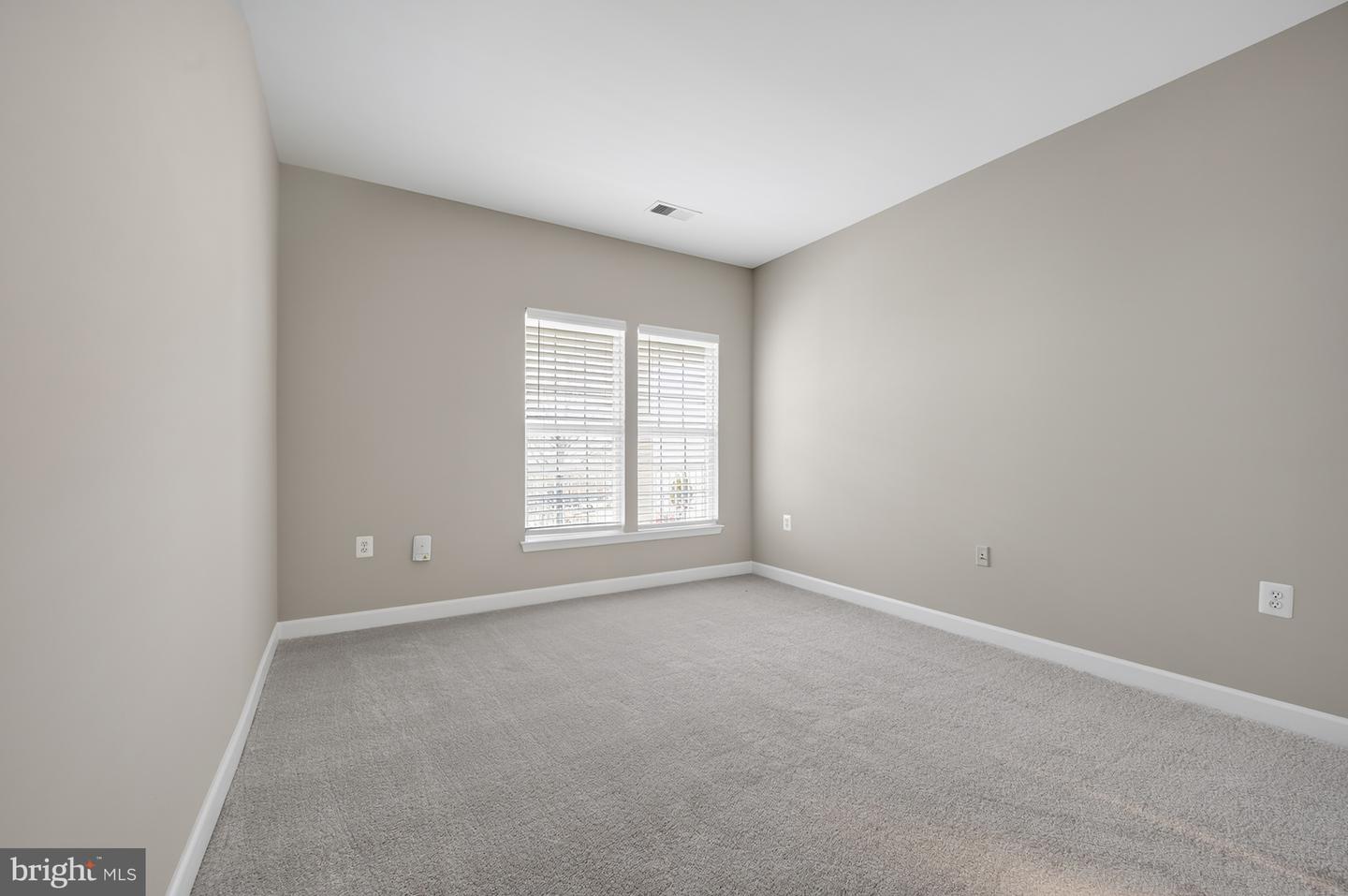 42531 ROCKROSE SQ #302, BRAMBLETON, Virginia 20148, 2 Bedrooms Bedrooms, ,2 BathroomsBathrooms,Residential,For sale,42531 ROCKROSE SQ #302,VALO2113706 MLS # VALO2113706