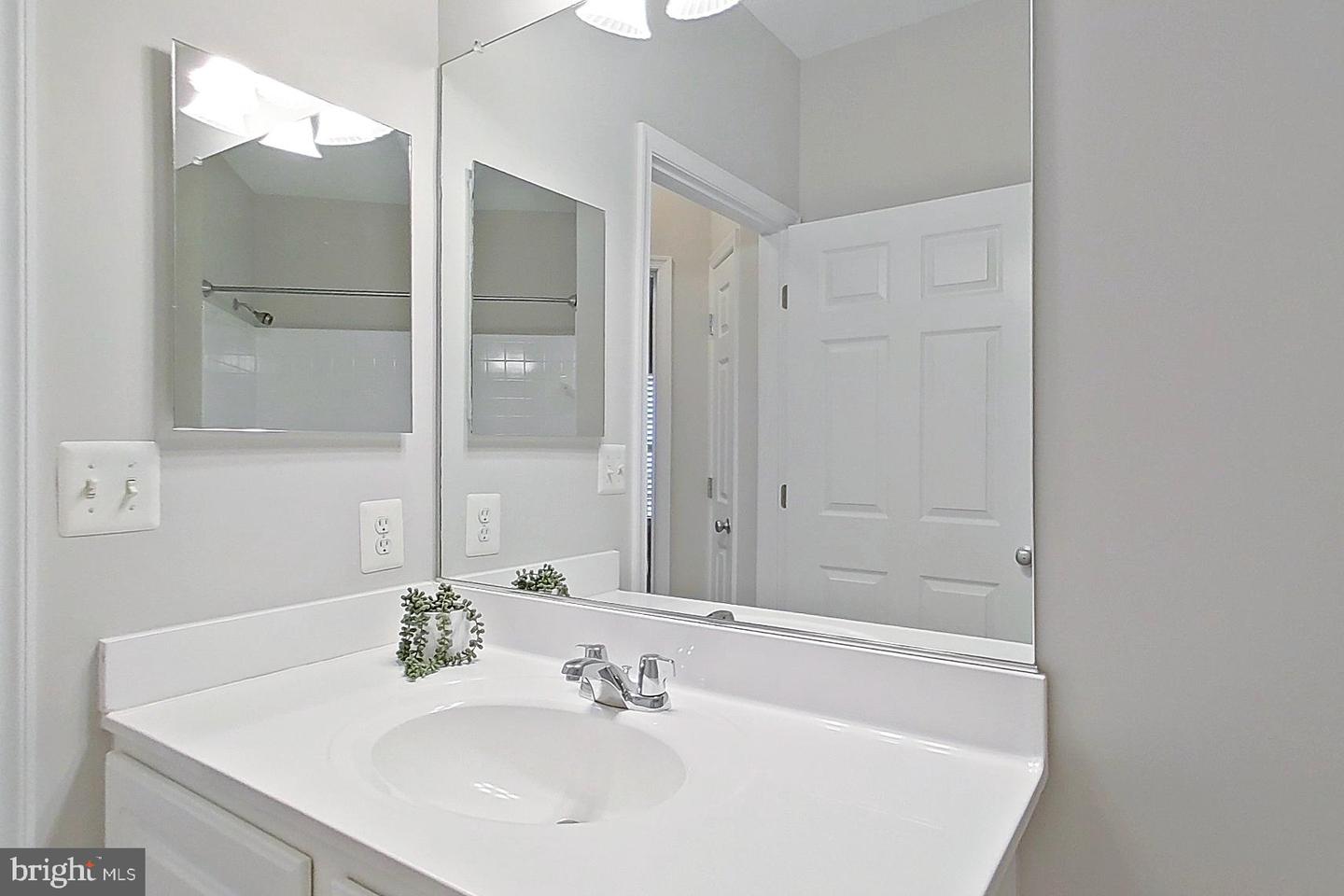 42531 ROCKROSE SQ #302, BRAMBLETON, Virginia 20148, 2 Bedrooms Bedrooms, ,2 BathroomsBathrooms,Residential,For sale,42531 ROCKROSE SQ #302,VALO2113706 MLS # VALO2113706