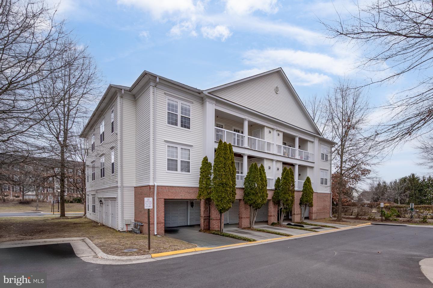 42531 ROCKROSE SQ #302, BRAMBLETON, Virginia 20148, 2 Bedrooms Bedrooms, ,2 BathroomsBathrooms,Residential,For sale,42531 ROCKROSE SQ #302,VALO2113706 MLS # VALO2113706