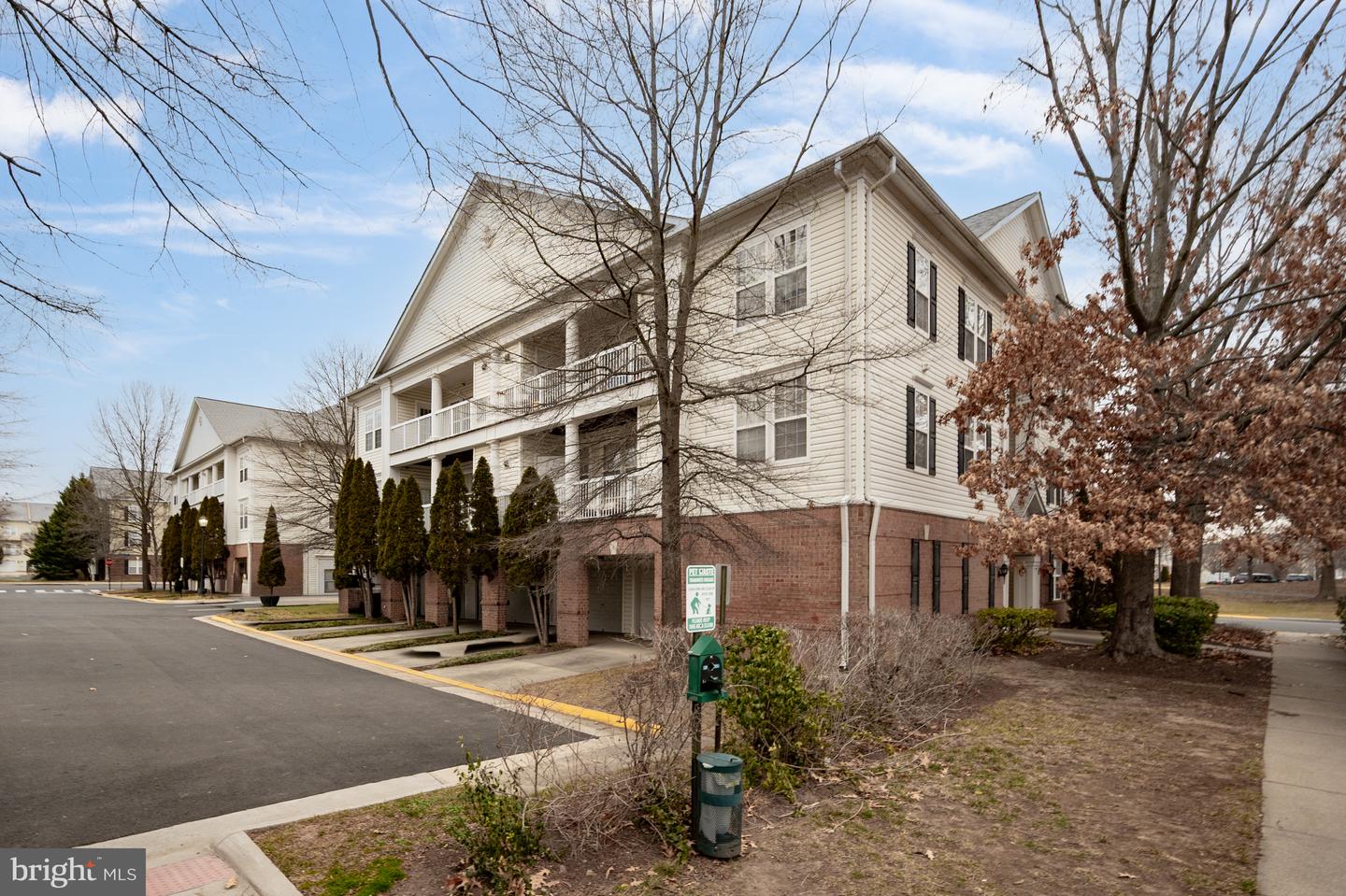 42531 ROCKROSE SQ #302, BRAMBLETON, Virginia 20148, 2 Bedrooms Bedrooms, ,2 BathroomsBathrooms,Residential,For sale,42531 ROCKROSE SQ #302,VALO2113706 MLS # VALO2113706