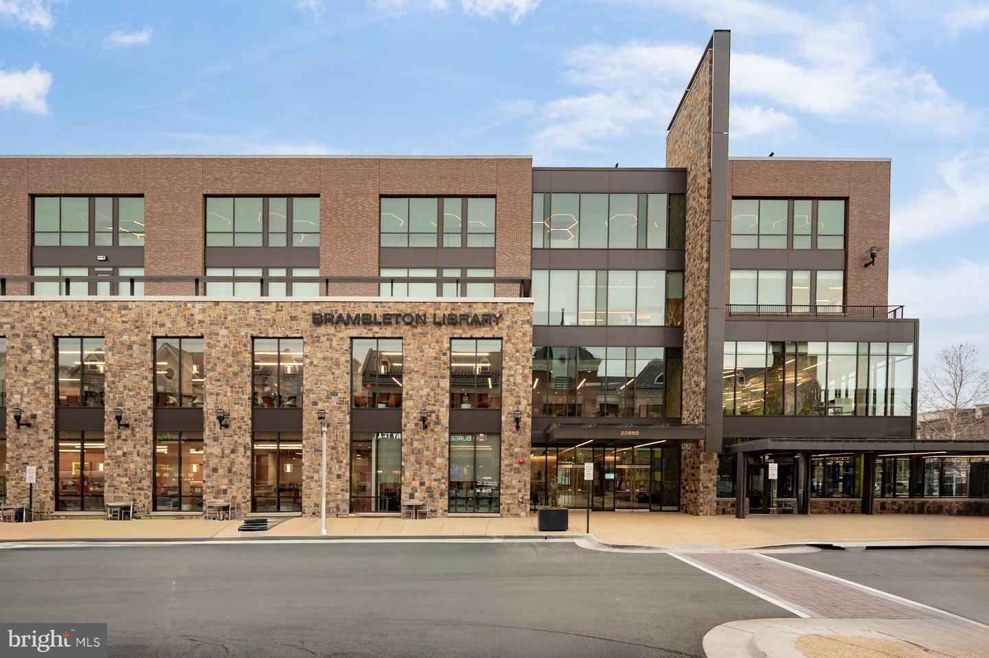 42531 ROCKROSE SQ #302, BRAMBLETON, Virginia 20148, 2 Bedrooms Bedrooms, ,2 BathroomsBathrooms,Residential,For sale,42531 ROCKROSE SQ #302,VALO2113706 MLS # VALO2113706