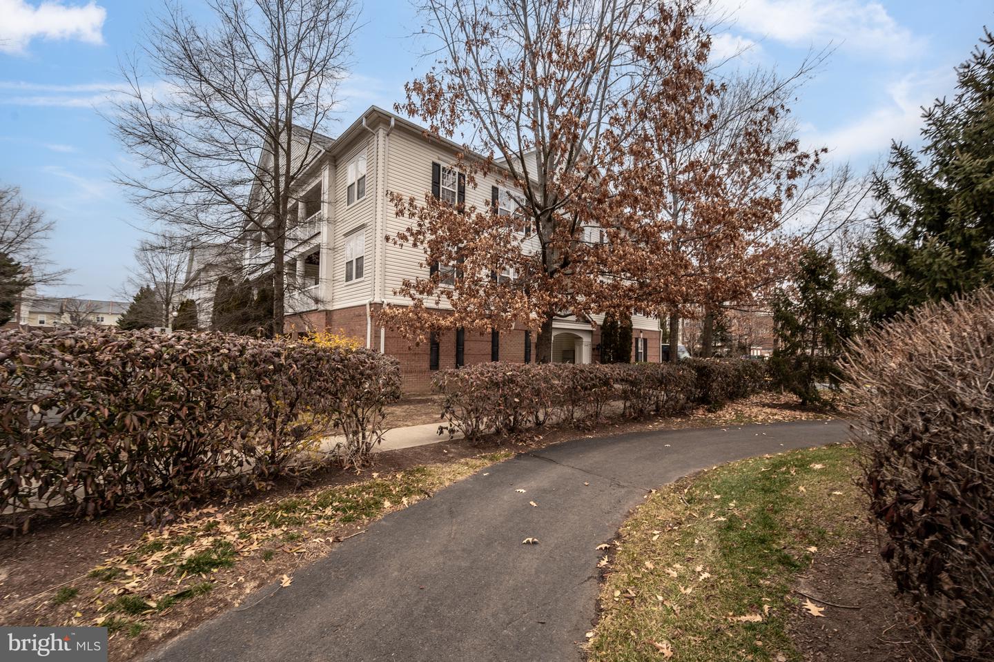 42531 ROCKROSE SQ #302, BRAMBLETON, Virginia 20148, 2 Bedrooms Bedrooms, ,2 BathroomsBathrooms,Residential,For sale,42531 ROCKROSE SQ #302,VALO2113706 MLS # VALO2113706