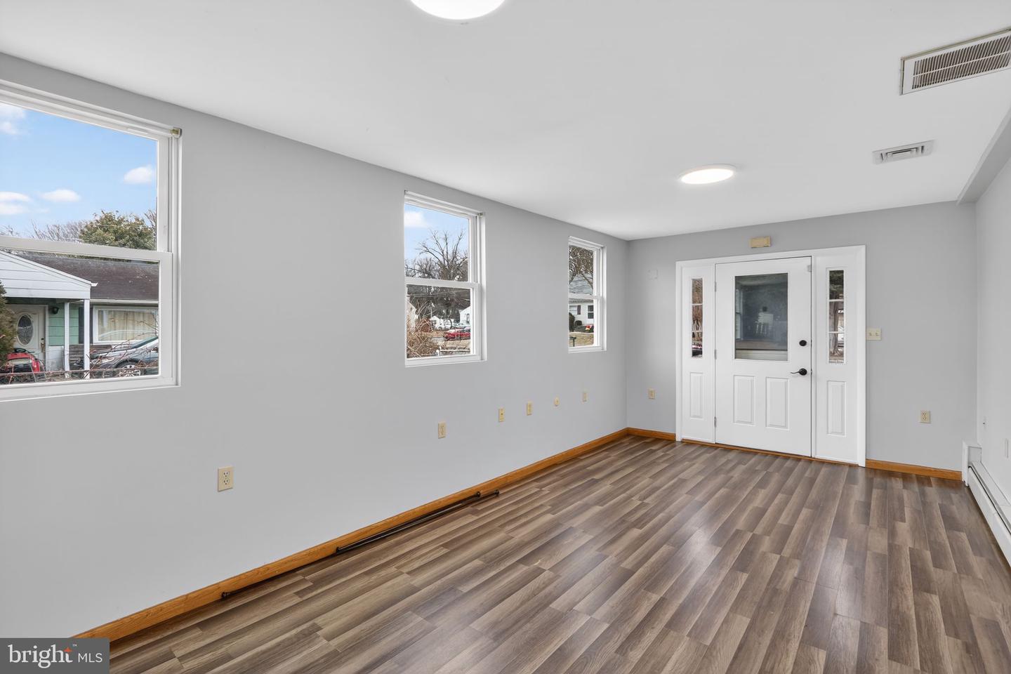 14423 LAMAR RD, WOODBRIDGE, Virginia 22191, 3 Bedrooms Bedrooms, ,2 BathroomsBathrooms,Residential,For sale,14423 LAMAR RD,VAPW2110760 MLS # VAPW2110760