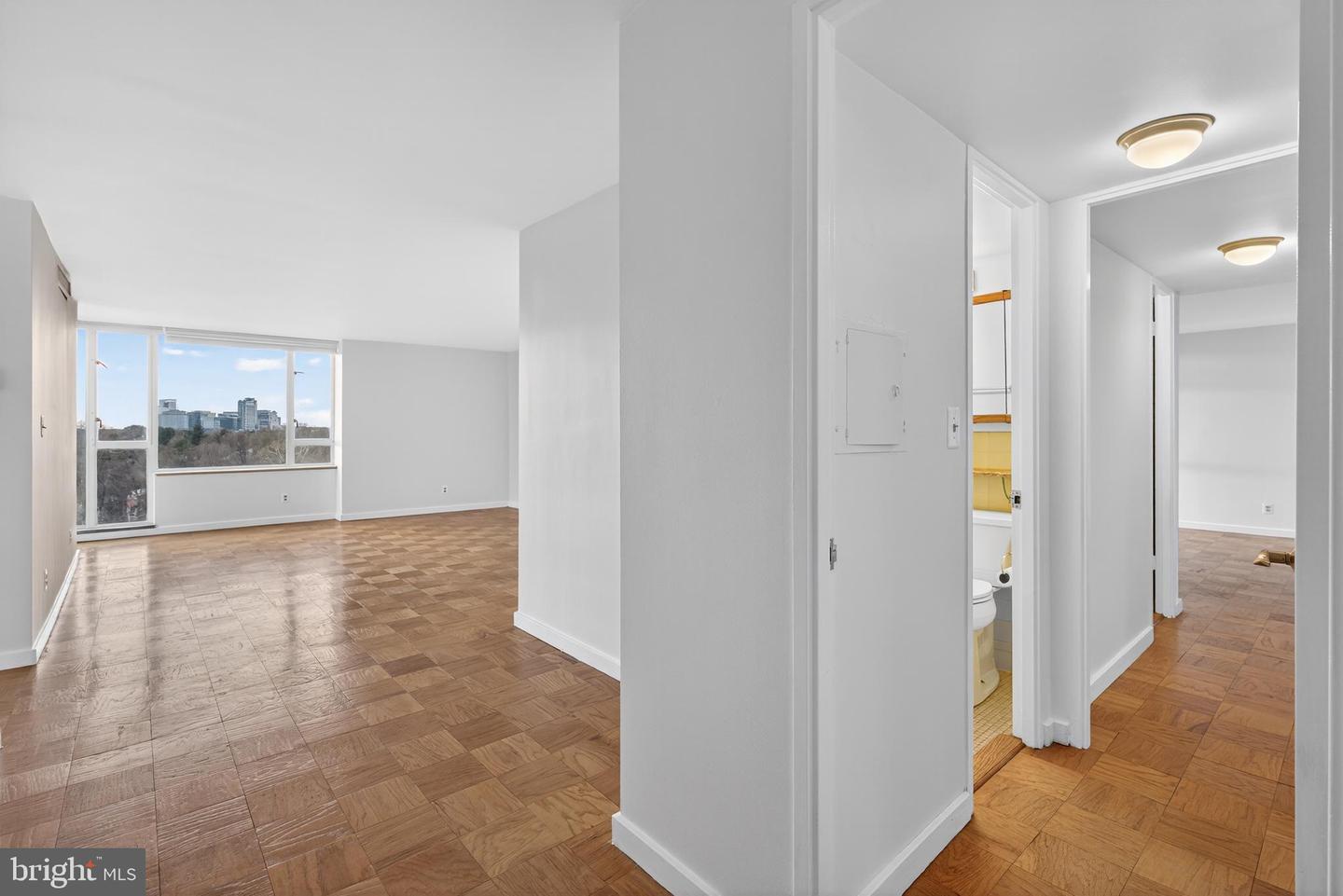 11400 WASHINGTON PLZ W #1303, RESTON, Virginia 20190, 2 Bedrooms Bedrooms, ,2 BathroomsBathrooms,Residential,For sale,11400 WASHINGTON PLZ W #1303,VAFX2286306 MLS # VAFX2286306