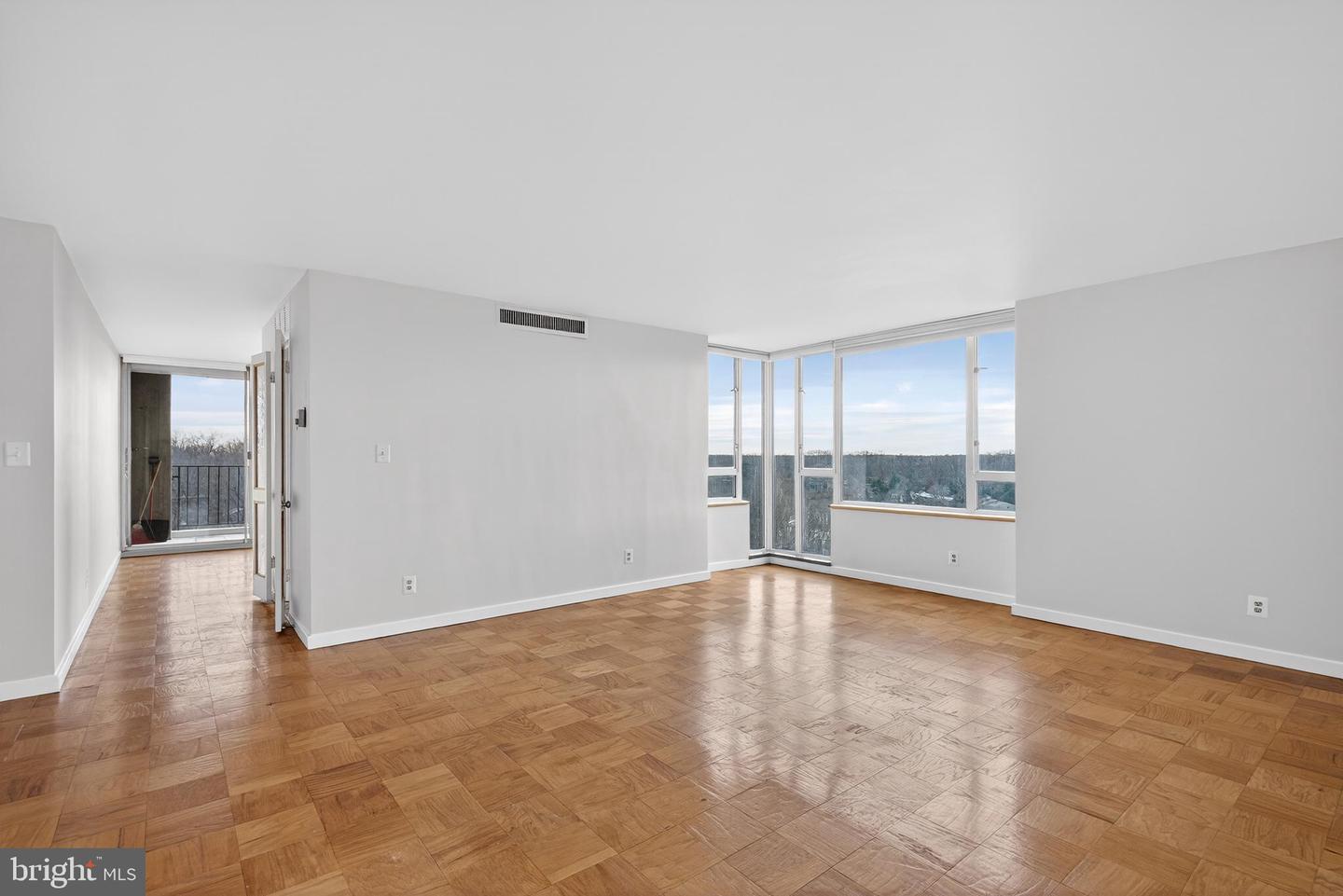 11400 WASHINGTON PLZ W #1303, RESTON, Virginia 20190, 2 Bedrooms Bedrooms, ,2 BathroomsBathrooms,Residential,For sale,11400 WASHINGTON PLZ W #1303,VAFX2286306 MLS # VAFX2286306