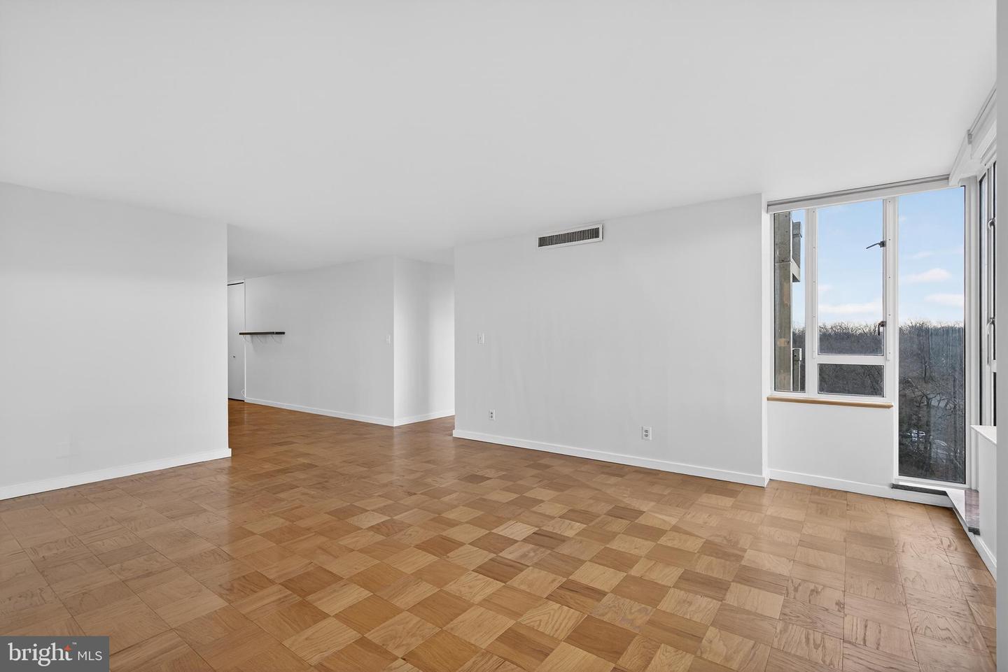 11400 WASHINGTON PLZ W #1303, RESTON, Virginia 20190, 2 Bedrooms Bedrooms, ,2 BathroomsBathrooms,Residential,For sale,11400 WASHINGTON PLZ W #1303,VAFX2286306 MLS # VAFX2286306