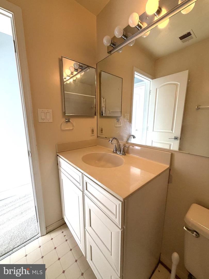 10206-C WILLOW MIST CT #55, OAKTON, Virginia 22124, 2 Bedrooms Bedrooms, ,2 BathroomsBathrooms,Residential,For sale,10206-C WILLOW MIST CT #55,VAFX2286312 MLS # VAFX2286312