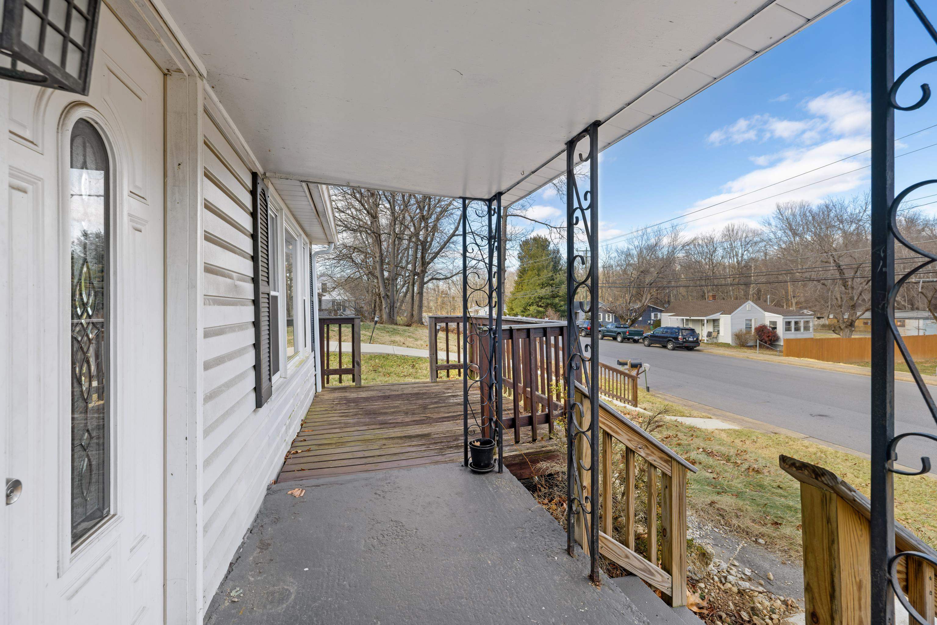 1340 B ST, WAYNESBORO, Virginia 22980, 2 Bedrooms Bedrooms, ,1 BathroomBathrooms,Residential,1340 B ST,672579 MLS # 672579