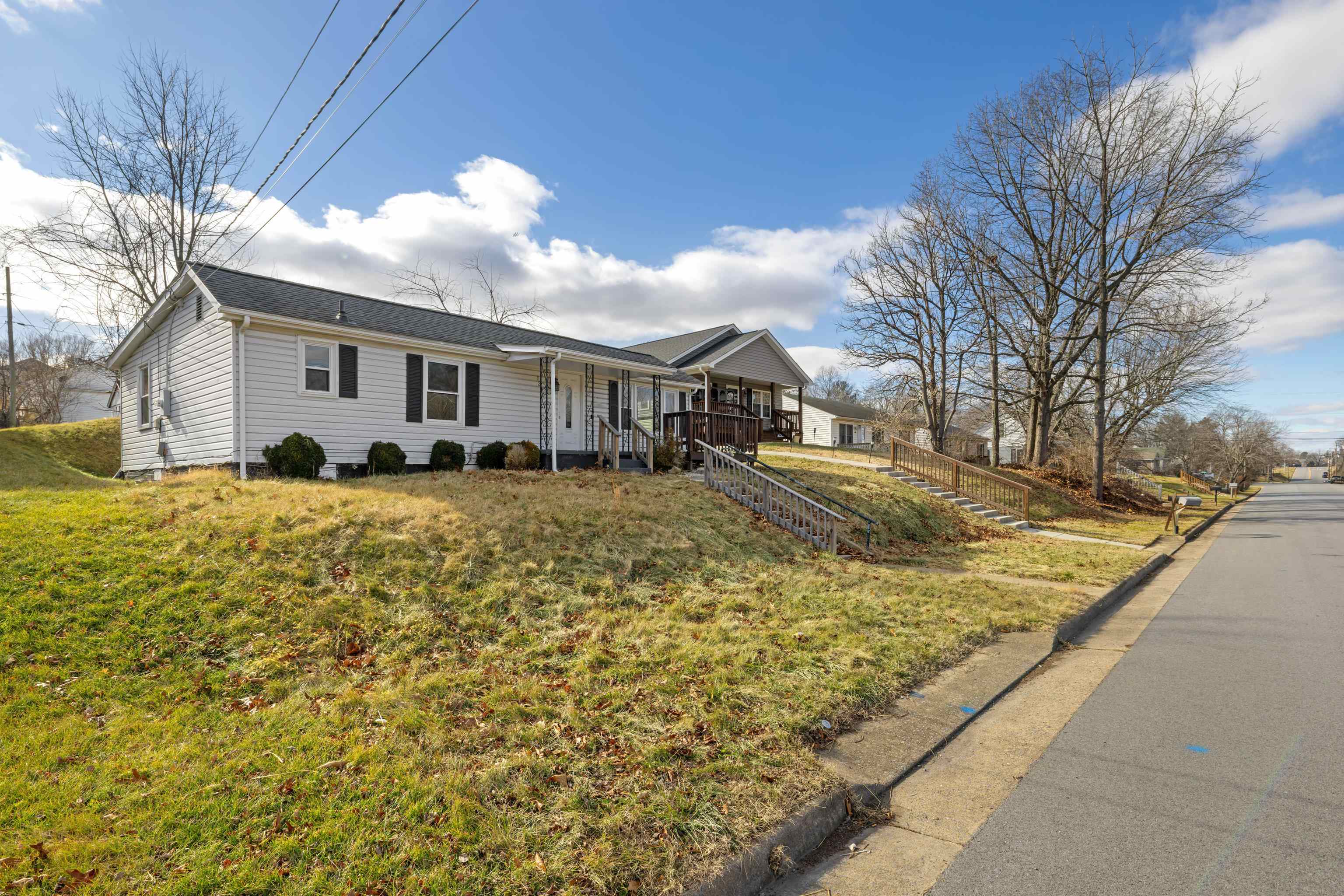 1340 B ST, WAYNESBORO, Virginia 22980, 2 Bedrooms Bedrooms, ,1 BathroomBathrooms,Residential,1340 B ST,672579 MLS # 672579