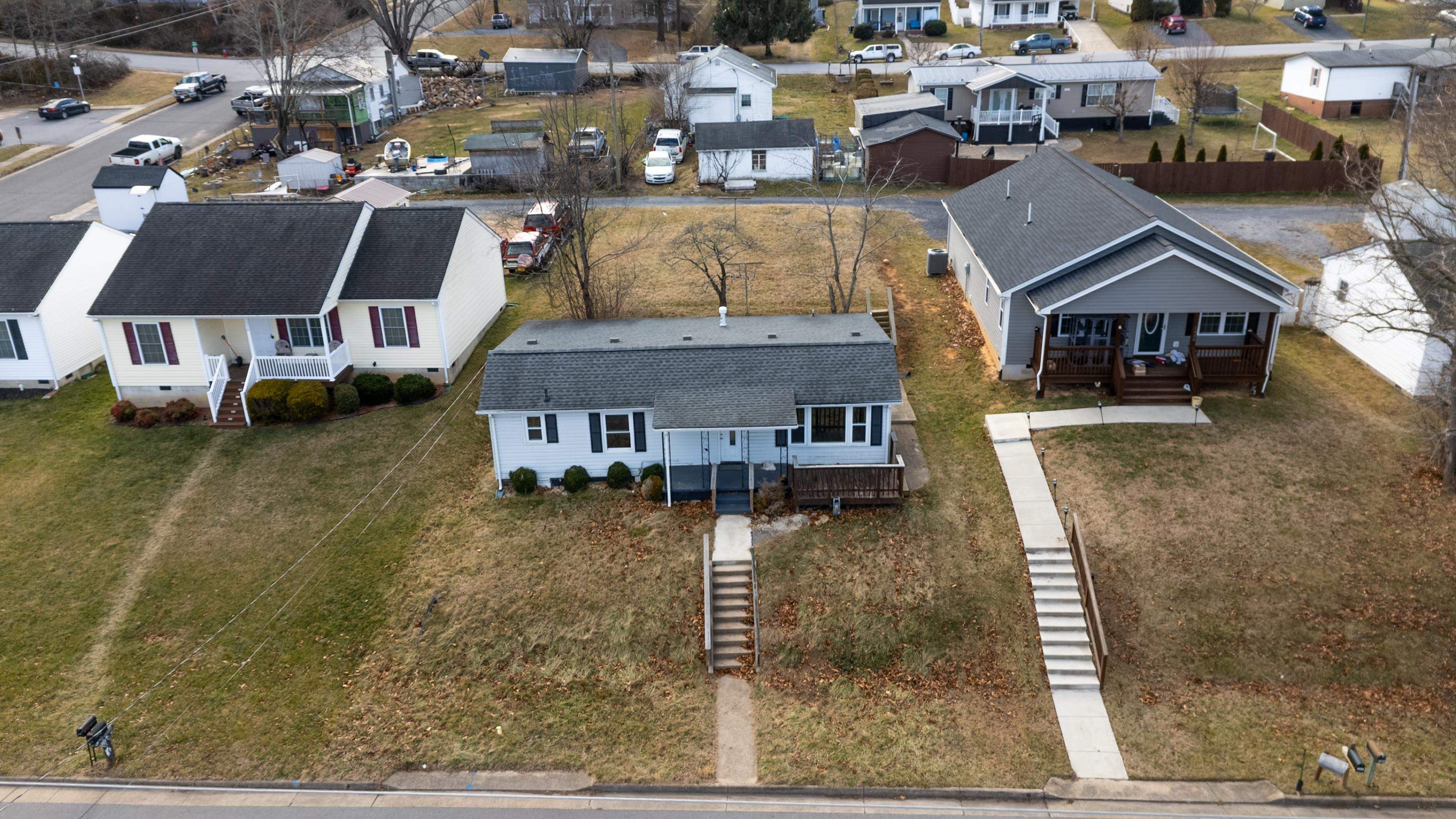 1340 B ST, WAYNESBORO, Virginia 22980, 2 Bedrooms Bedrooms, ,1 BathroomBathrooms,Residential,1340 B ST,672579 MLS # 672579