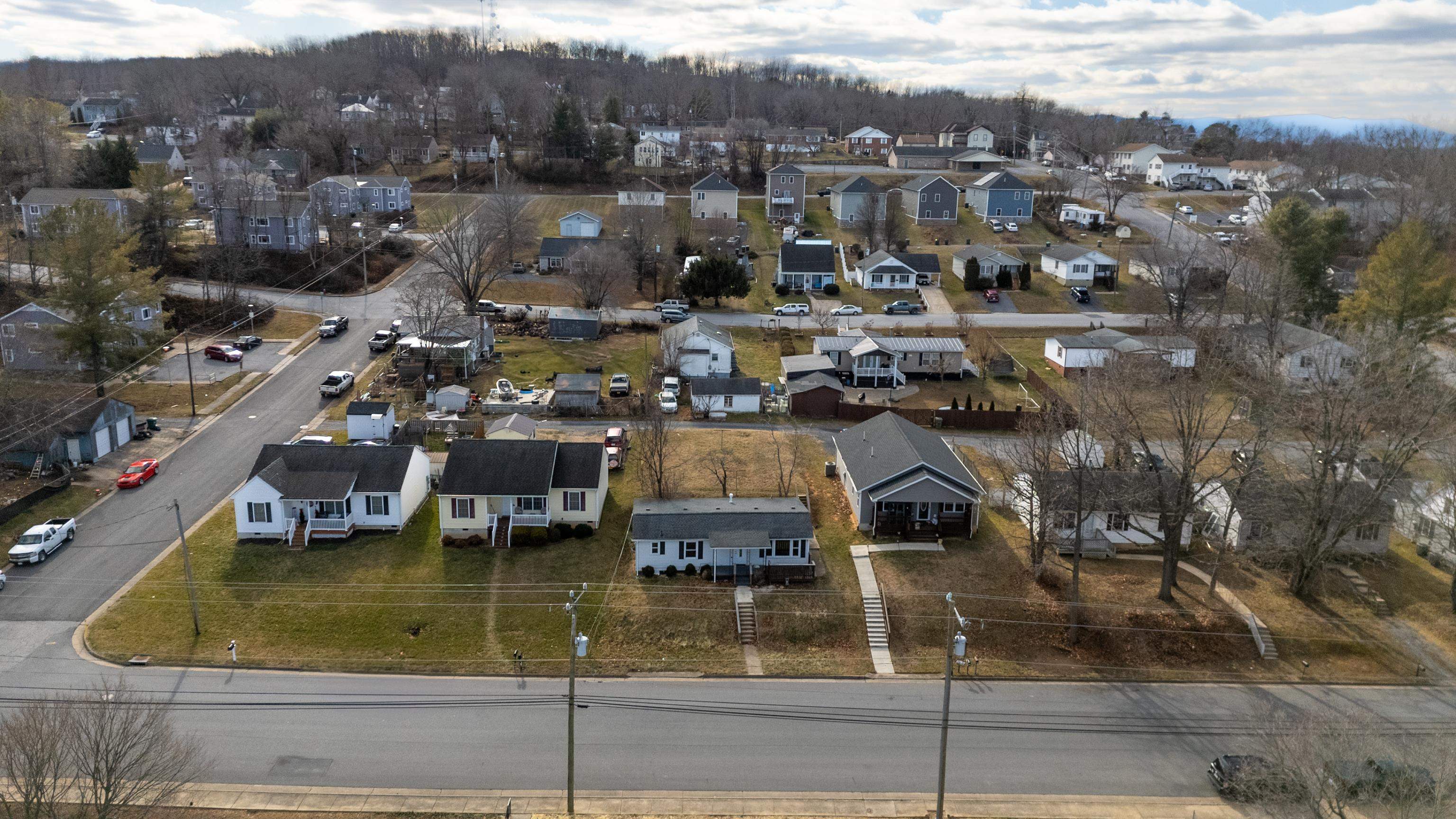 1340 B ST, WAYNESBORO, Virginia 22980, 2 Bedrooms Bedrooms, ,1 BathroomBathrooms,Residential,1340 B ST,672579 MLS # 672579