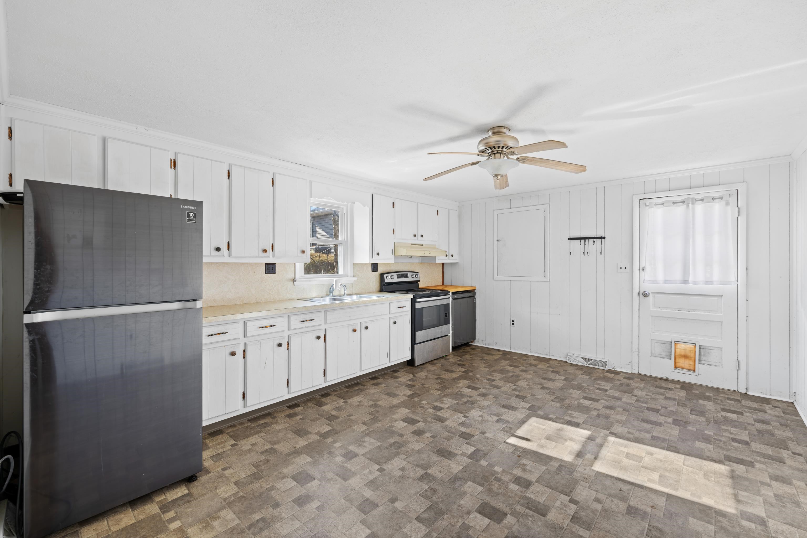 1340 B ST, WAYNESBORO, Virginia 22980, 2 Bedrooms Bedrooms, ,1 BathroomBathrooms,Residential,1340 B ST,672579 MLS # 672579