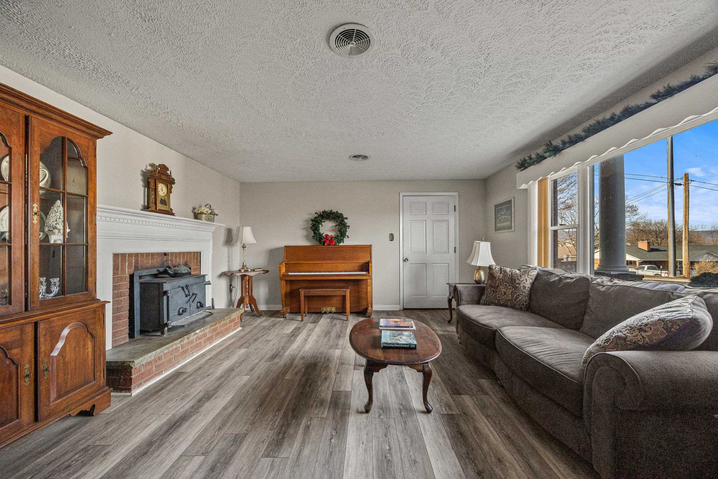 15 PAINTER ST, LURAY, Virginia 22835, 5 Bedrooms Bedrooms, ,2 BathroomsBathrooms,Residential,15 PAINTER ST,672582 MLS # 672582 15 PAINTER ST, LURAY, Virginia 22835, 5 Bedrooms Bedrooms, ,2 BathroomsBathrooms,Residential,15 PAINTER ST,672582 MLS # 672582