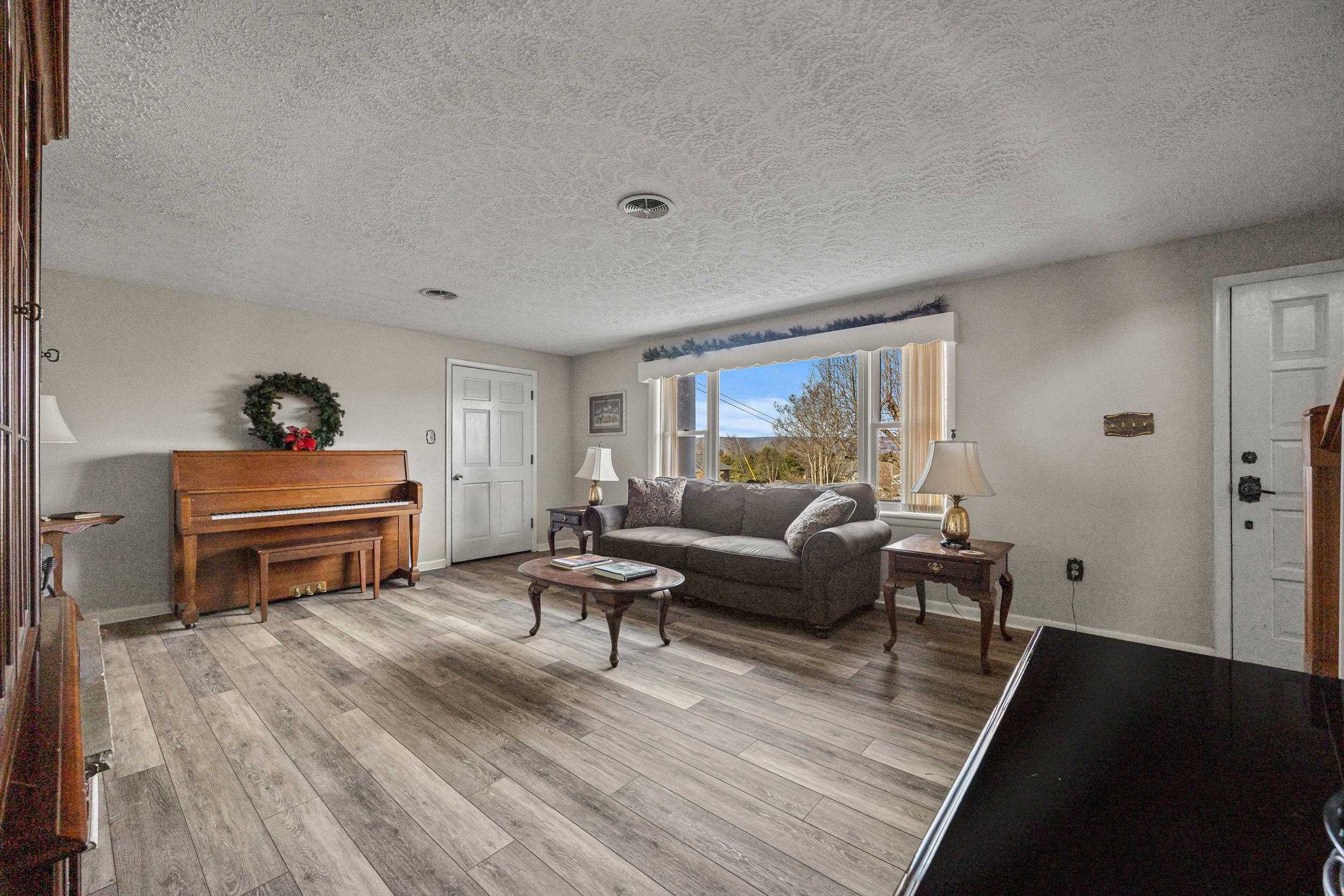 15 PAINTER ST, LURAY, Virginia 22835, 5 Bedrooms Bedrooms, ,2 BathroomsBathrooms,Residential,15 PAINTER ST,672582 MLS # 672582 15 PAINTER ST, LURAY, Virginia 22835, 5 Bedrooms Bedrooms, ,2 BathroomsBathrooms,Residential,15 PAINTER ST,672582 MLS # 672582