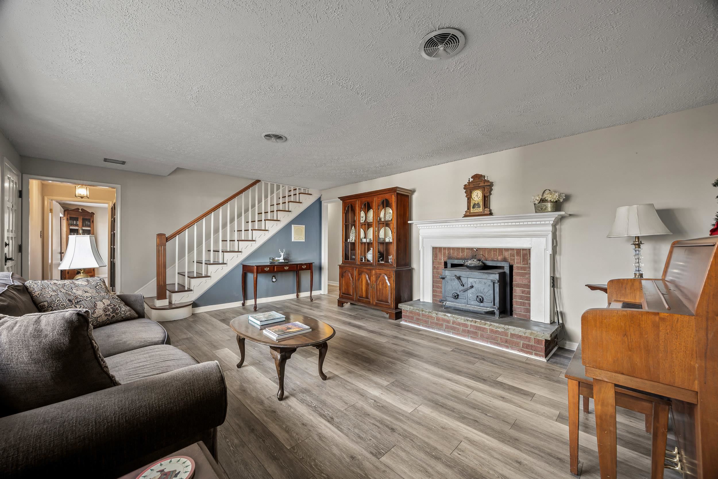 15 PAINTER ST, LURAY, Virginia 22835, 5 Bedrooms Bedrooms, ,2 BathroomsBathrooms,Residential,15 PAINTER ST,672582 MLS # 672582 15 PAINTER ST, LURAY, Virginia 22835, 5 Bedrooms Bedrooms, ,2 BathroomsBathrooms,Residential,15 PAINTER ST,672582 MLS # 672582