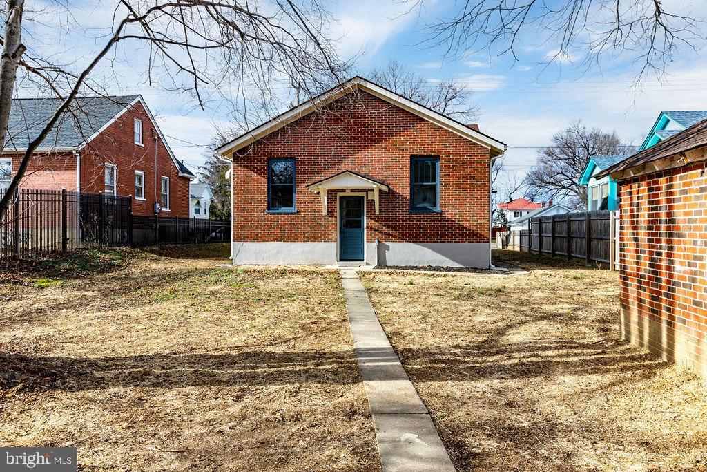 672 SHERWOOD AVE, WAYNESBORO, Virginia 22980, 2 Bedrooms Bedrooms, ,1 BathroomBathrooms,Residential,For sale,672 SHERWOOD AVE,VAWB2000202 MLS # VAWB2000202