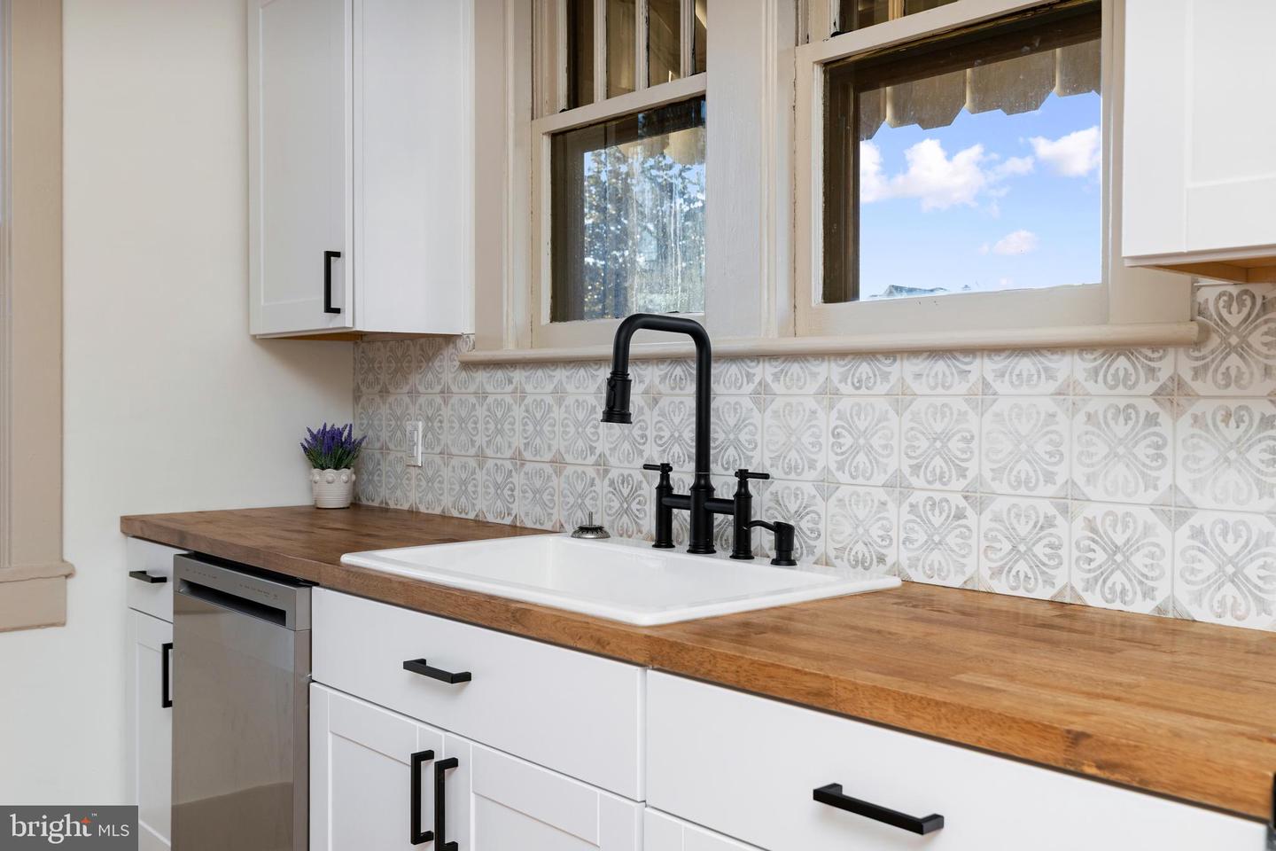 672 SHERWOOD AVE, WAYNESBORO, Virginia 22980, 2 Bedrooms Bedrooms, ,1 BathroomBathrooms,Residential,For sale,672 SHERWOOD AVE,VAWB2000202 MLS # VAWB2000202