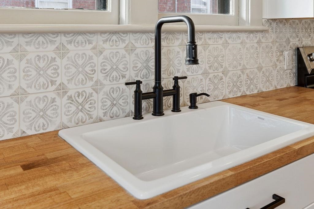 672 SHERWOOD AVE, WAYNESBORO, Virginia 22980, 2 Bedrooms Bedrooms, ,1 BathroomBathrooms,Residential,672 SHERWOOD AVE,672573 MLS # 672573