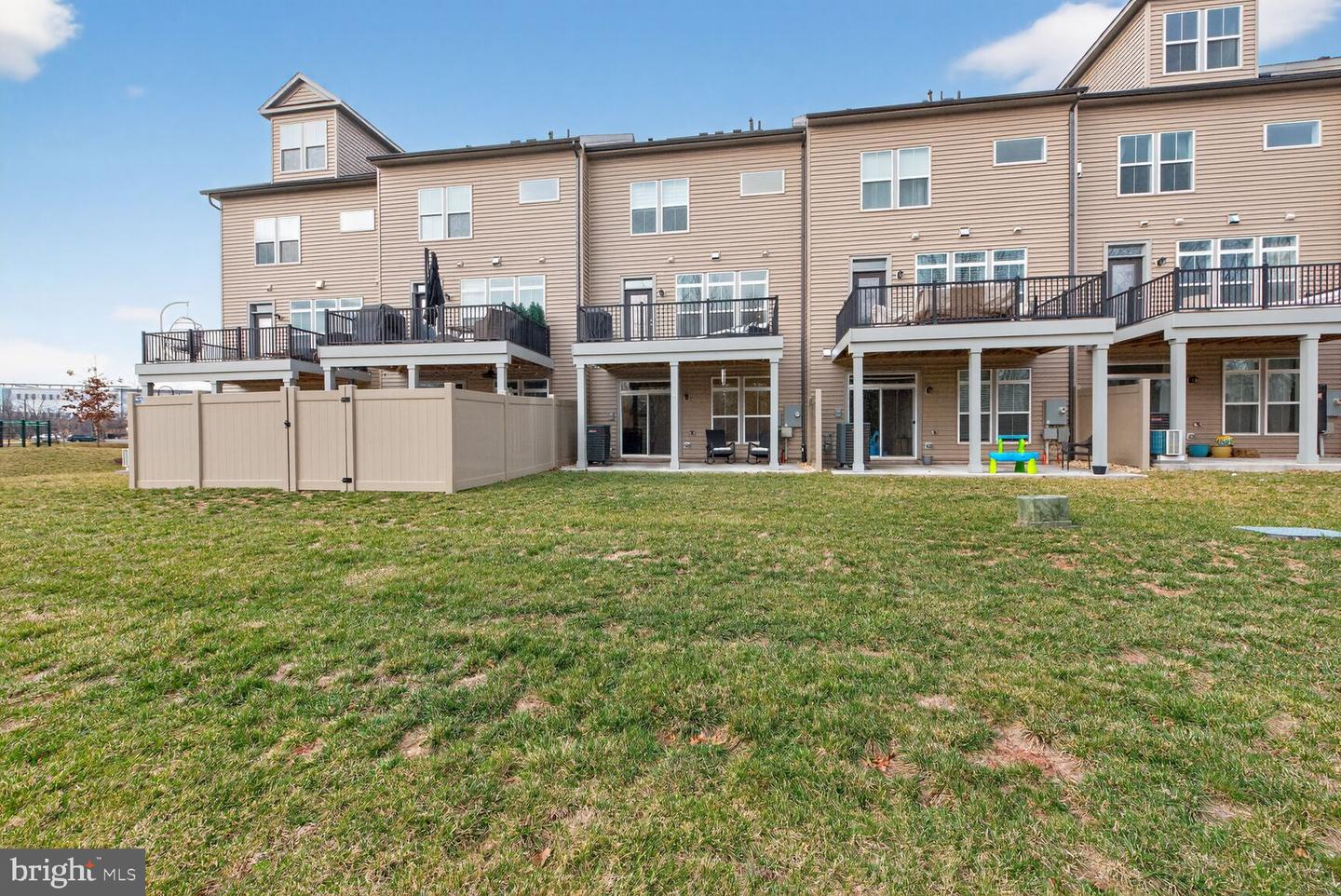 5241 RIDGEVIEW RETREAT DR, CHANTILLY, Virginia 20151, 4 Bedrooms Bedrooms, ,3 BathroomsBathrooms,Residential,For sale,5241 RIDGEVIEW RETREAT DR,VAFX2283110 MLS # VAFX2283110