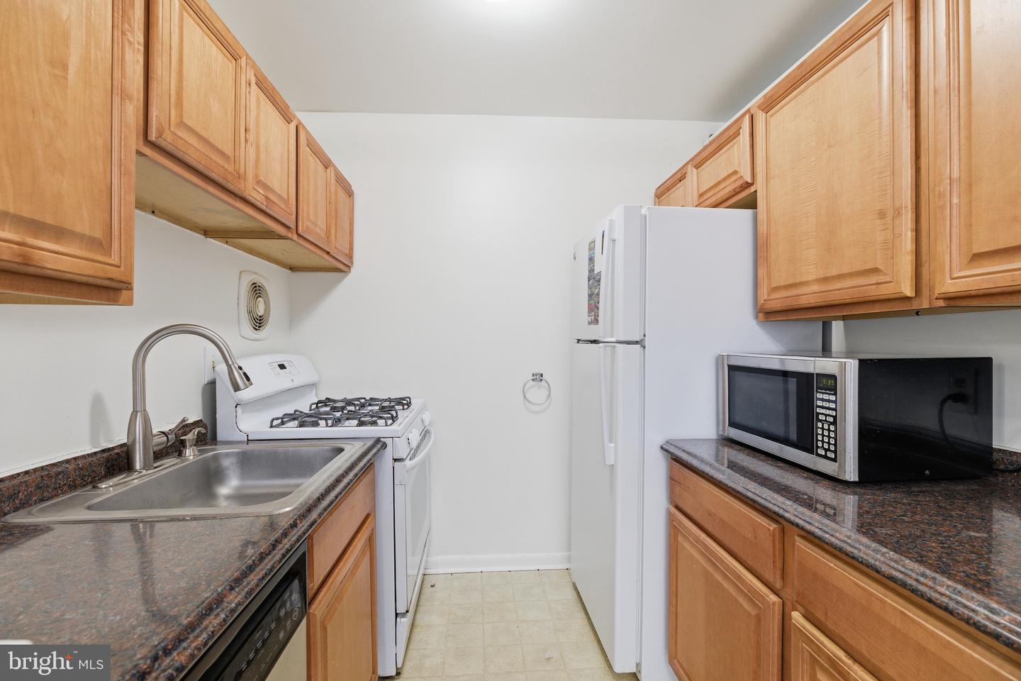 4227 AMERICANA DR #103 E, ANNANDALE, Virginia 22003, 2 Bedrooms Bedrooms, ,1 BathroomBathrooms,Residential,For sale,4227 AMERICANA DR #103 E,VAFX2285990 MLS # VAFX2285990