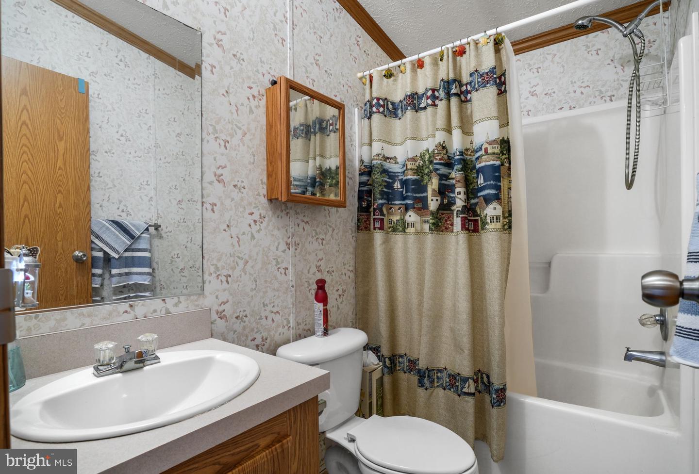 5328 MERRITT DR, CHINCOTEAGUE ISLAND, Virginia 23336, 2 Bedrooms Bedrooms, ,2 BathroomsBathrooms,Residential,For sale,5328 MERRITT DR,VAAC2002132 MLS # VAAC2002132